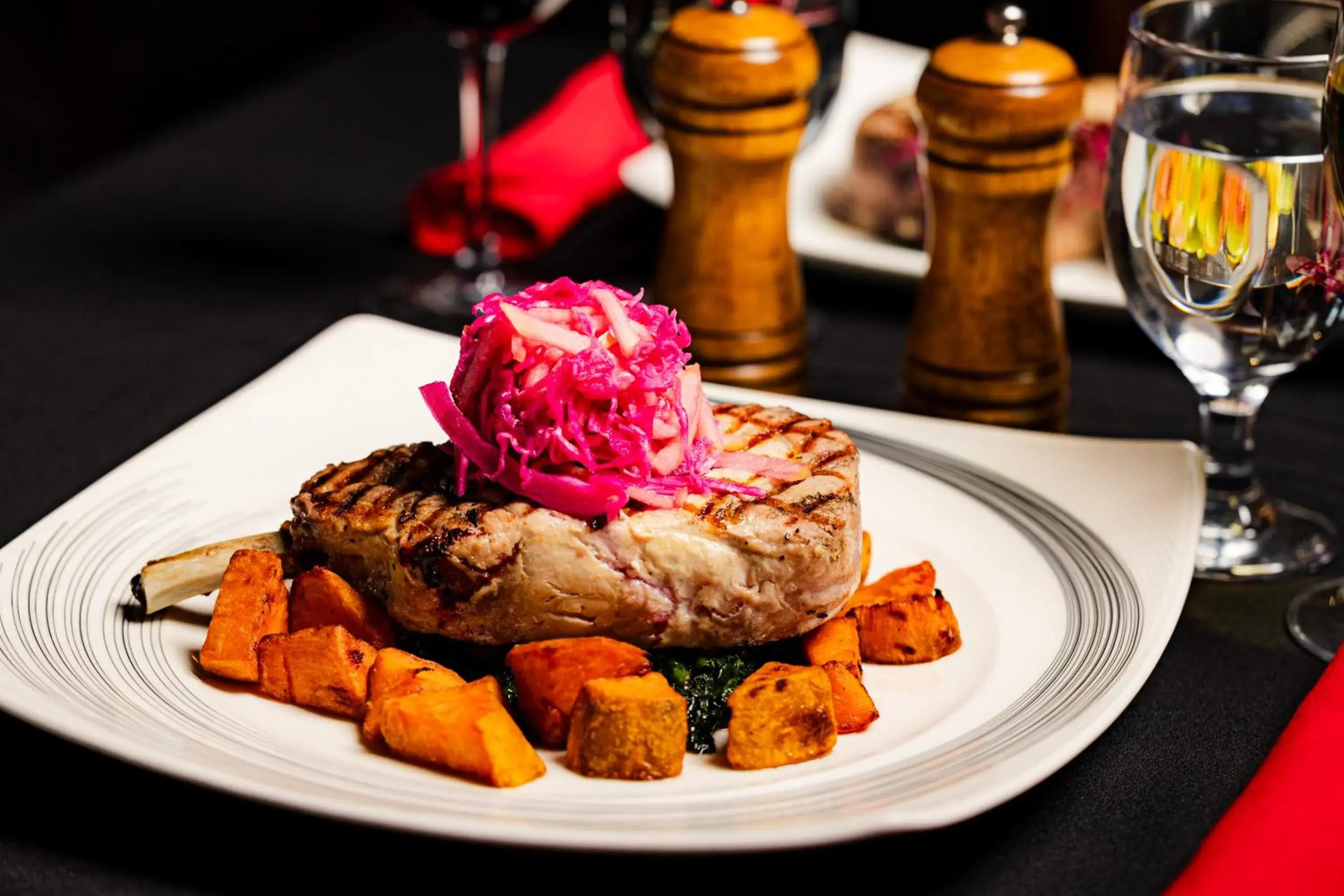 Restaurant/places to eat in Danfords Hotel & Marina Restaurant/places to eat in Danfords Hotel & Marina