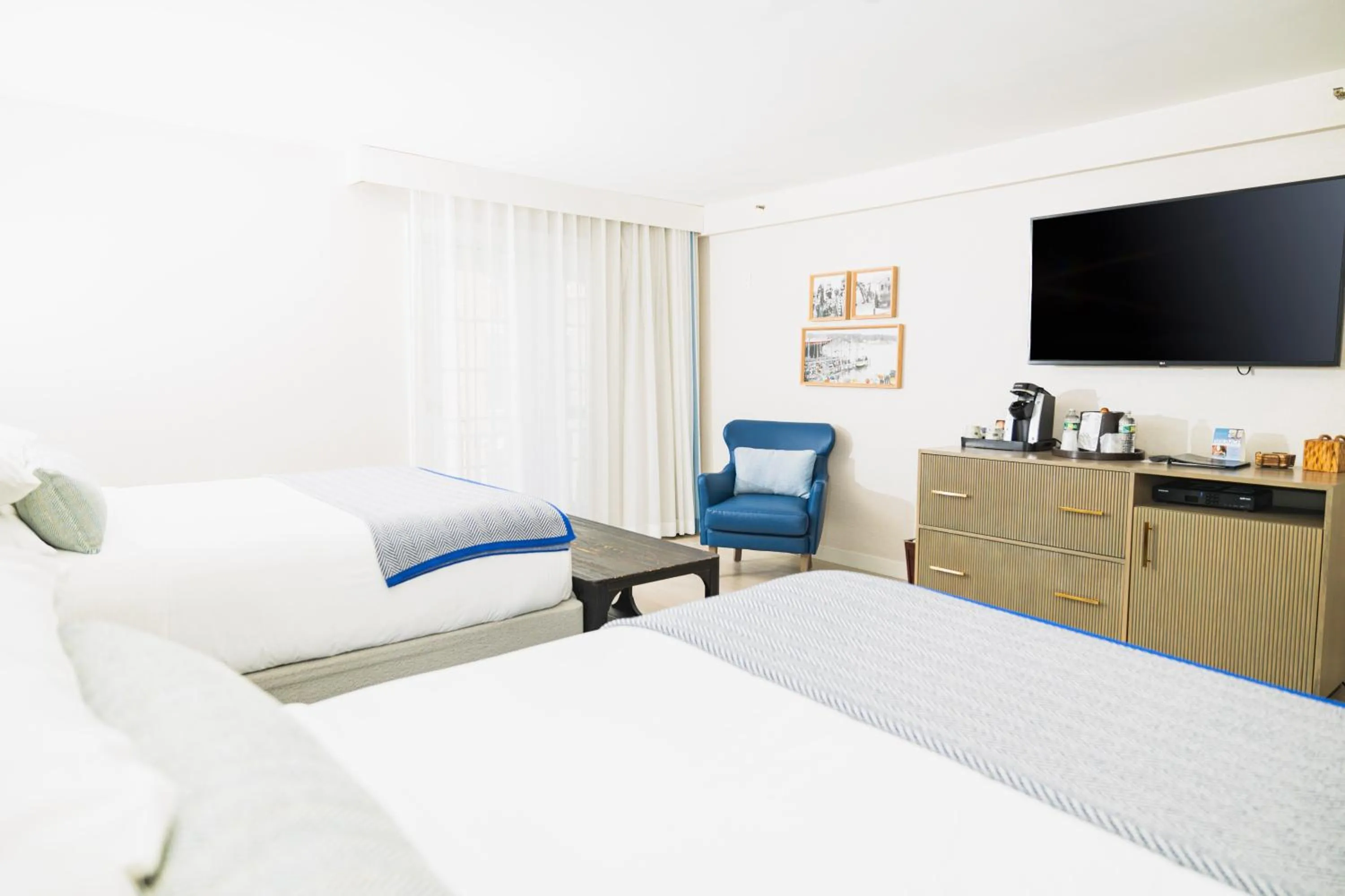 Bedroom, Bed in Danfords Hotel & Marina