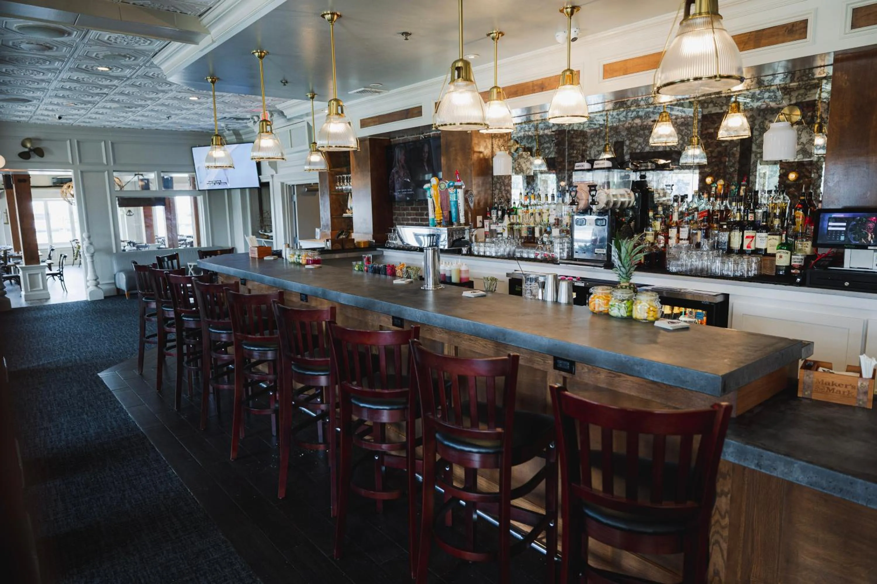 Restaurant/places to eat in Danfords Hotel & Marina