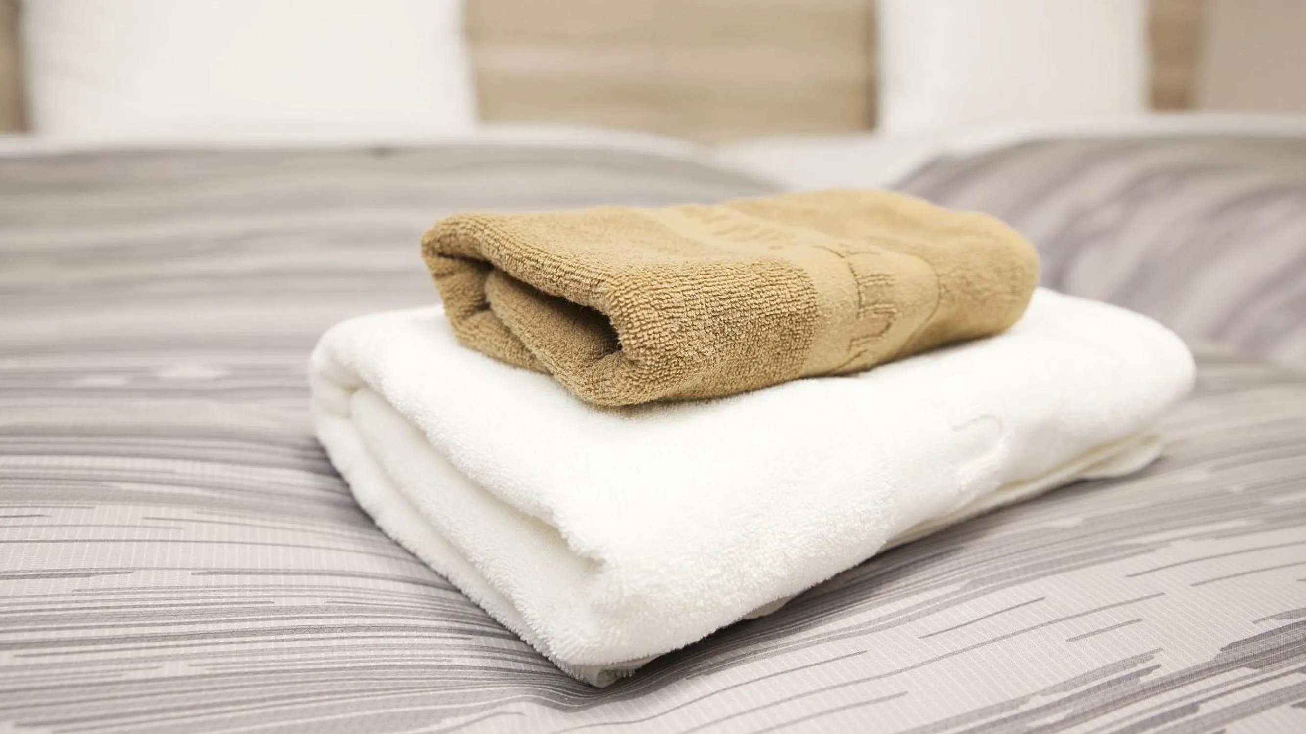 towels, Bed in Hotel Route Inn Grand Kainan Ekimae