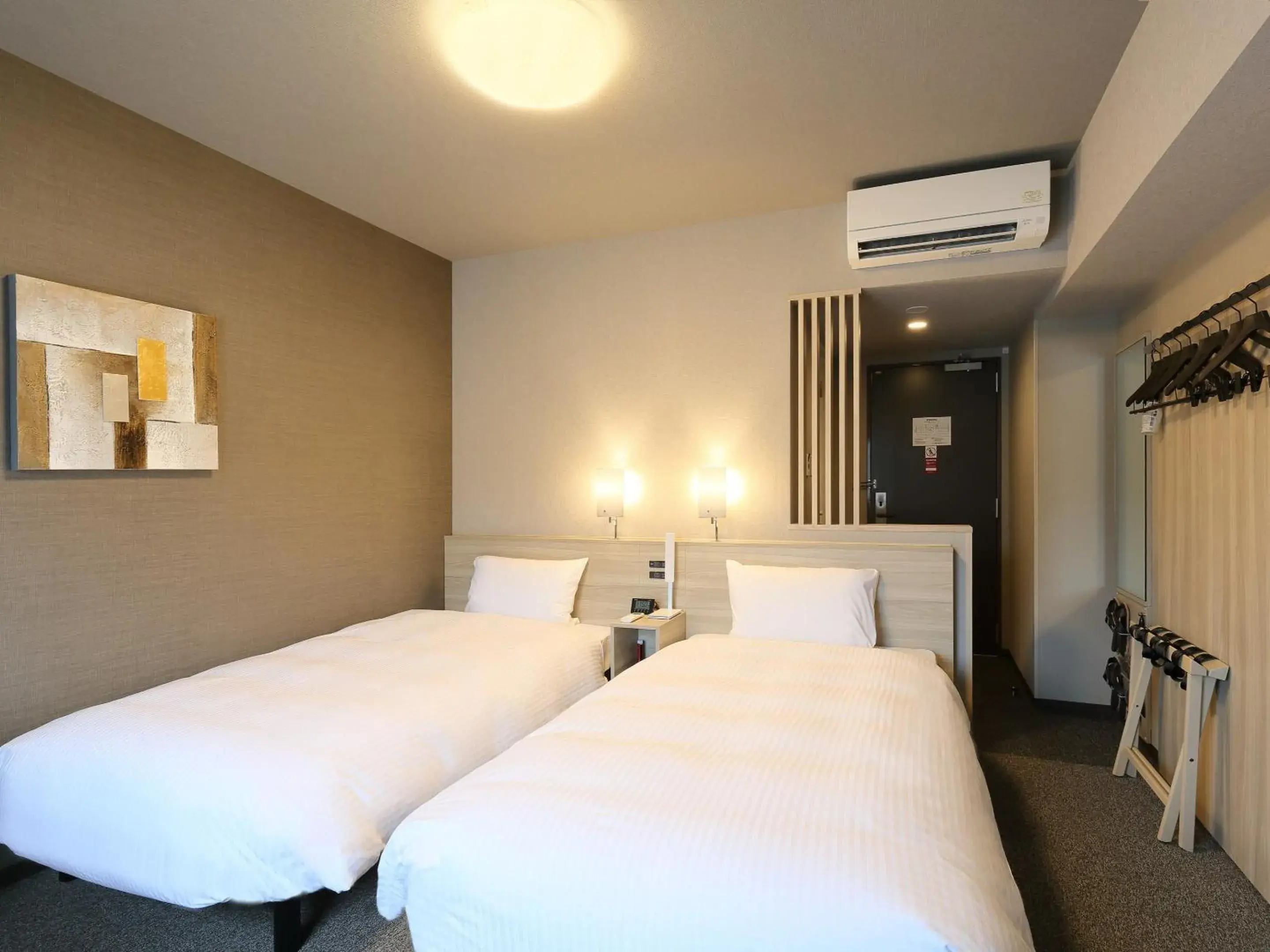 Twin Room - single occupancy - Non-Smoking in Hotel Route Inn Grand Kainan Ekimae Twin Room - single occupancy - Non-Smoking in Hotel Route Inn Grand Kainan Ekimae