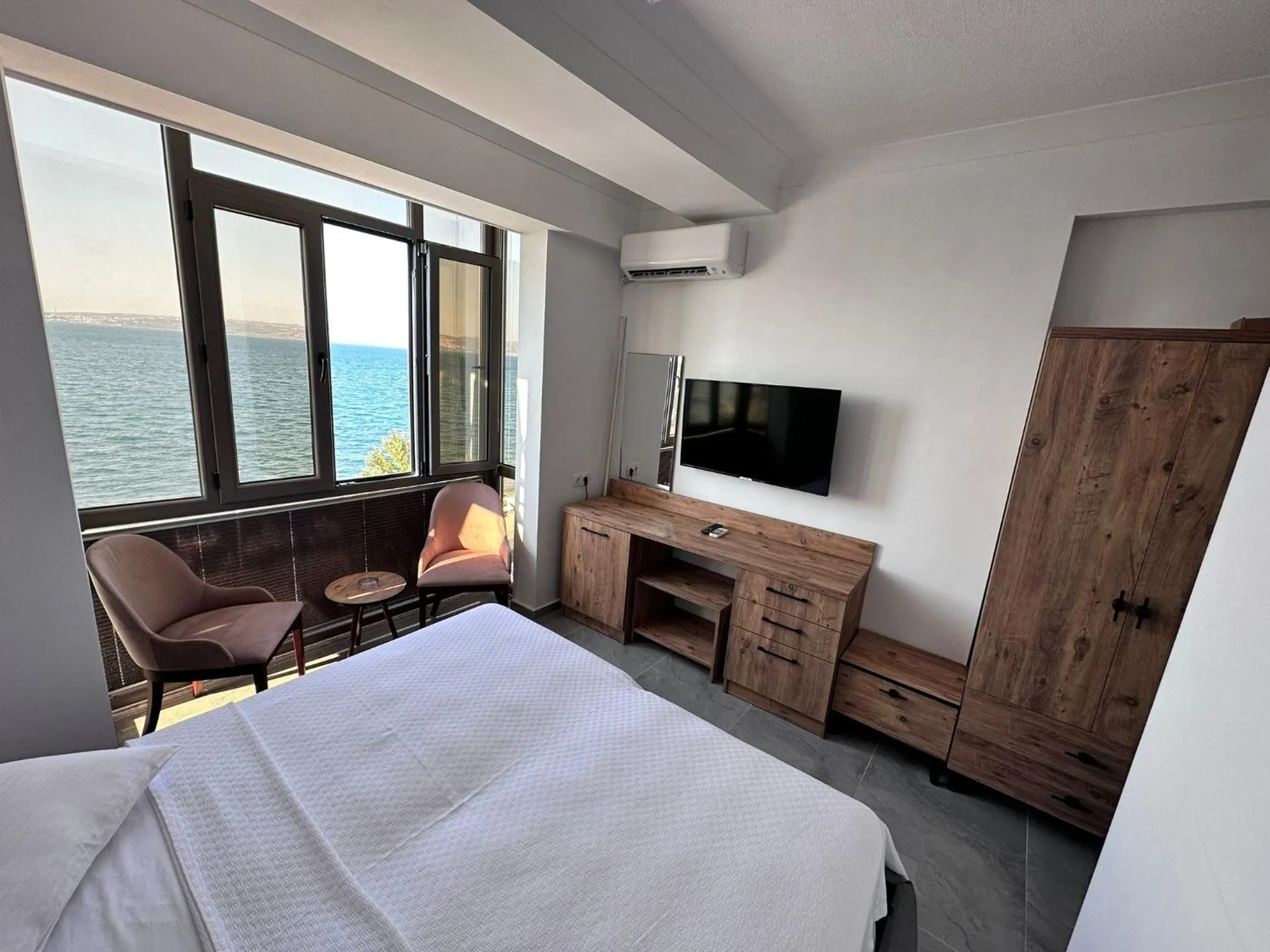 Double Room with Sea View in Karamürsel Mohti Otel Fitness Organizasyon