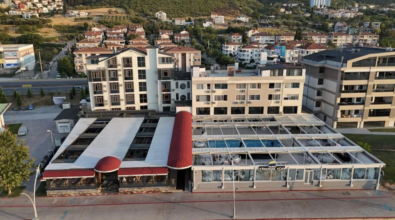 Property building in Karamürsel Mohti Otel Fitness Organizasyon