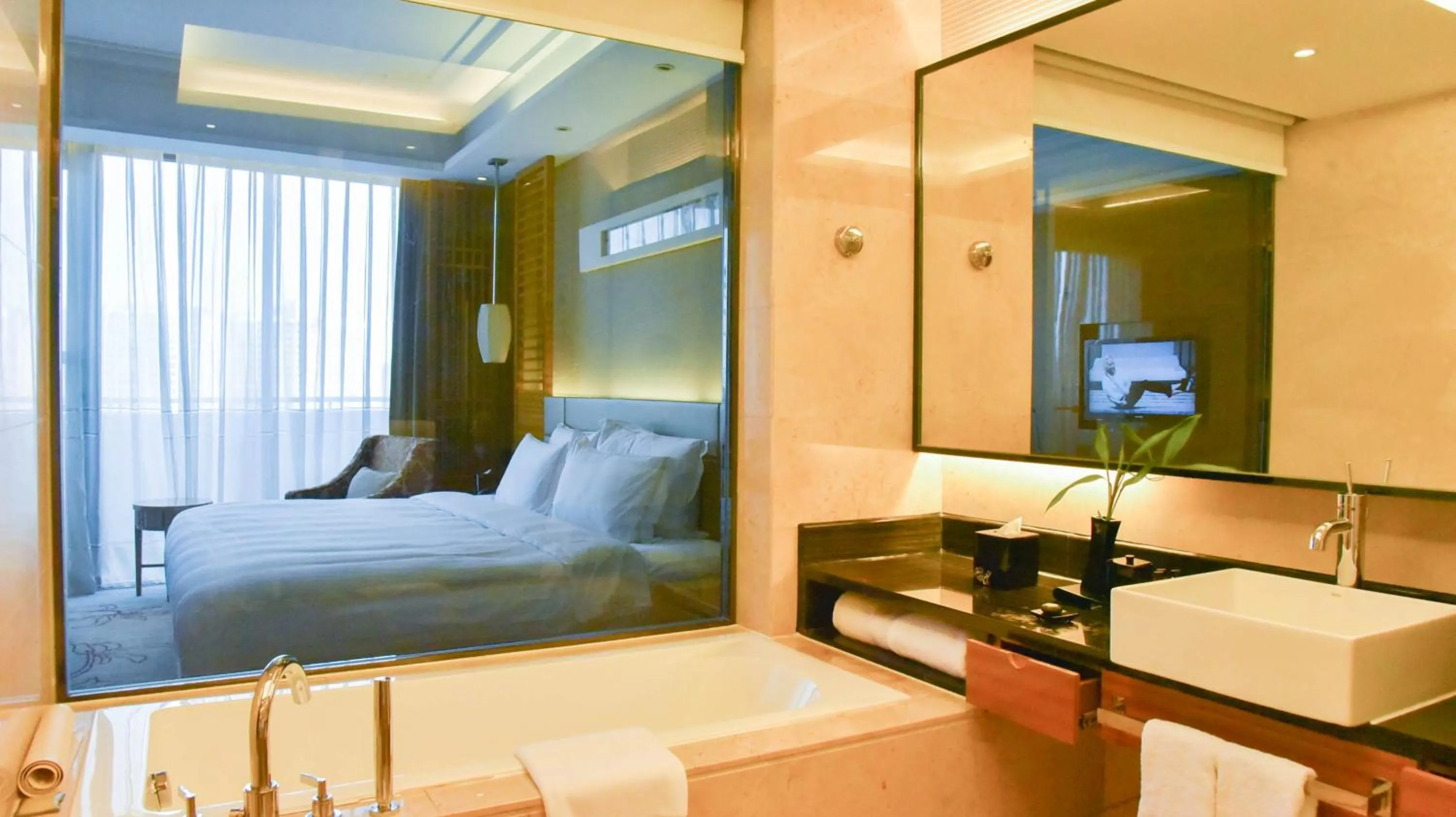 Bathroom, Bed in Pullman Foshan Shunde