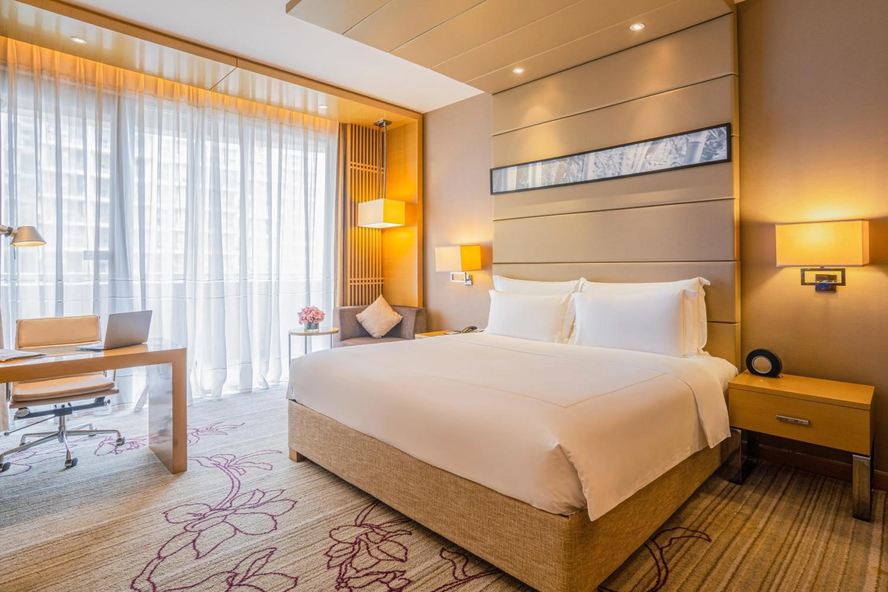 Photo of the whole room, Bed in Pullman Foshan Shunde