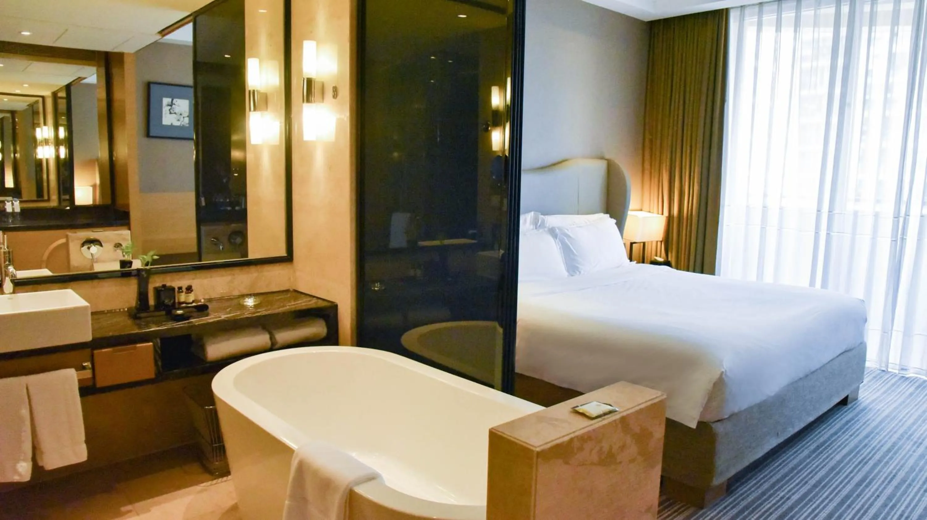 Bathroom, Bed in Pullman Foshan Shunde