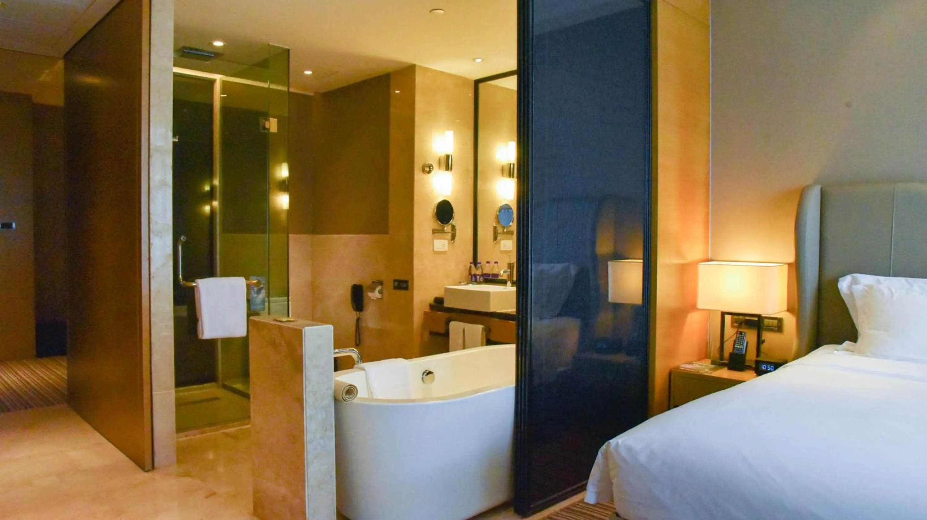 Bathroom, Bed in Pullman Foshan Shunde