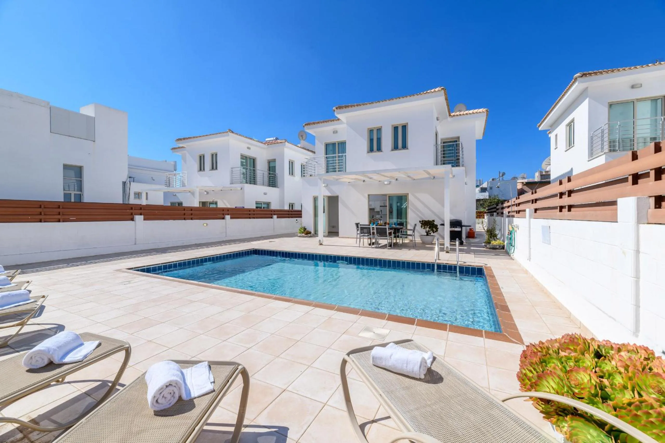 Swimming pool in Sunrise Bay Villa #5