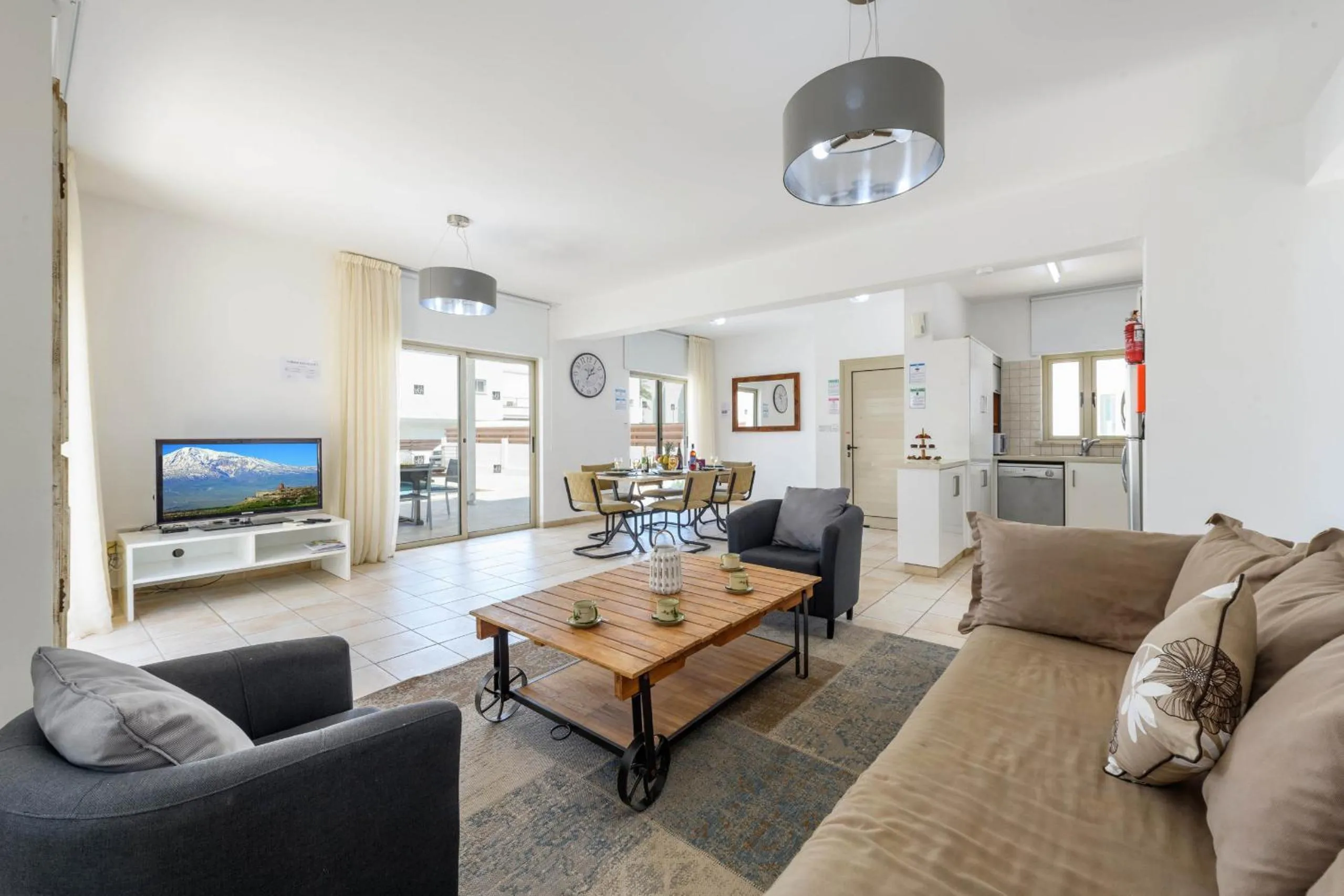 Communal lounge/ TV room in Sunrise Bay Villa #5