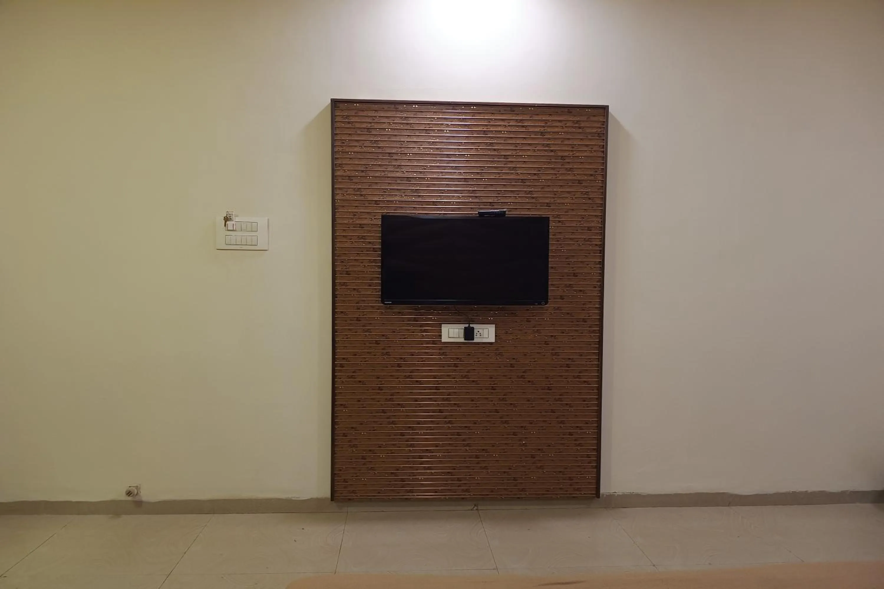 TV and multimedia in Hotel Apratim Lodging & Boarding