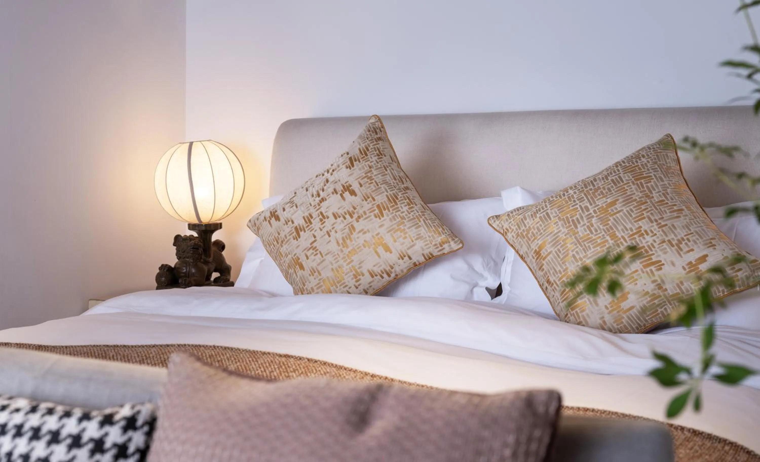 Bed in Beijing Le Zai Nan Luo Gu Xiang Wang Fu Jing Forbidden City Courtyard Hotel&Free laundry service&Free coffee &Paid Dumpling experience service