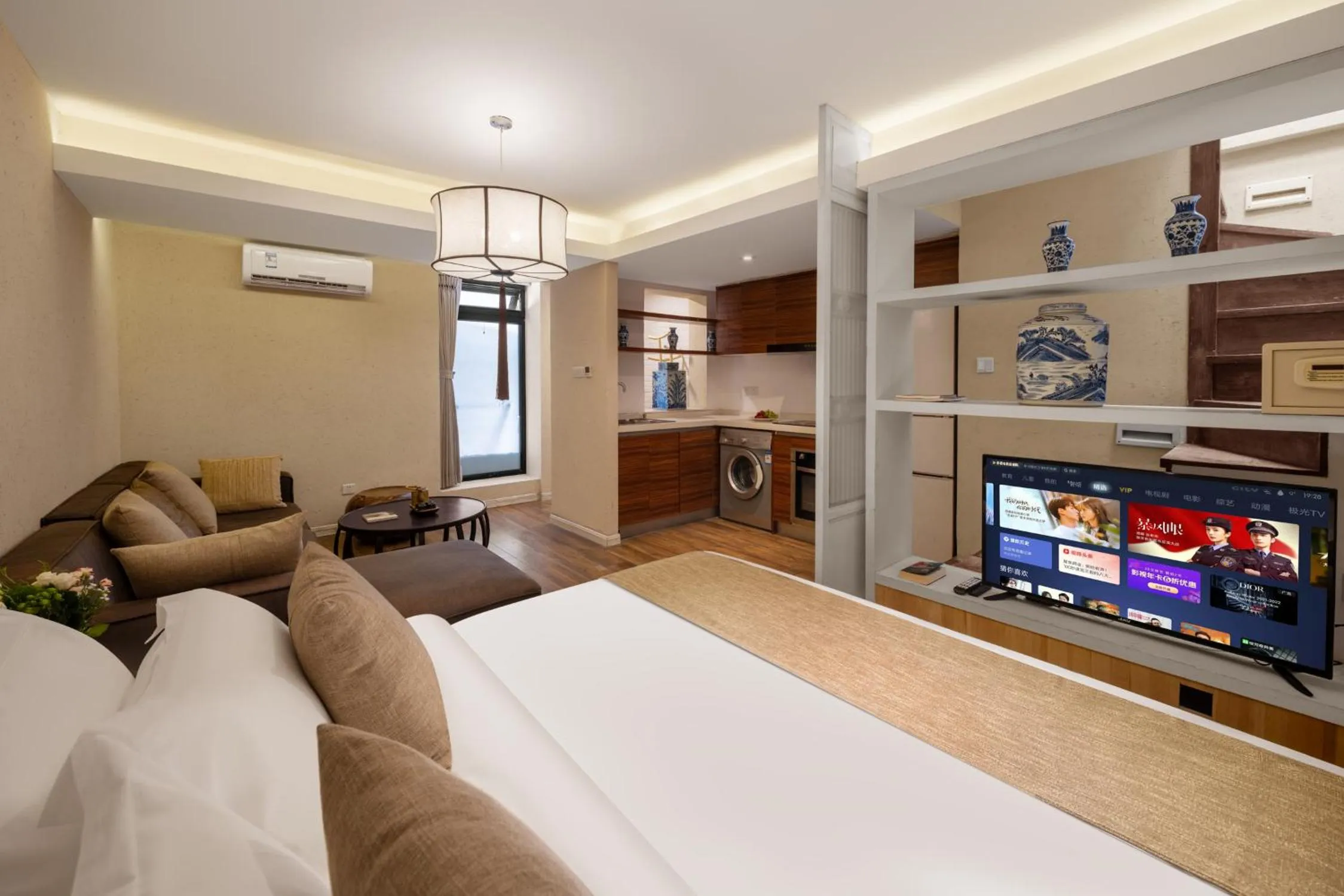 Bed in Beijing Le Zai Nan Luo Gu Xiang Wang Fu Jing Forbidden City Courtyard Hotel&Free laundry service&Free coffee &Paid Dumpling experience service