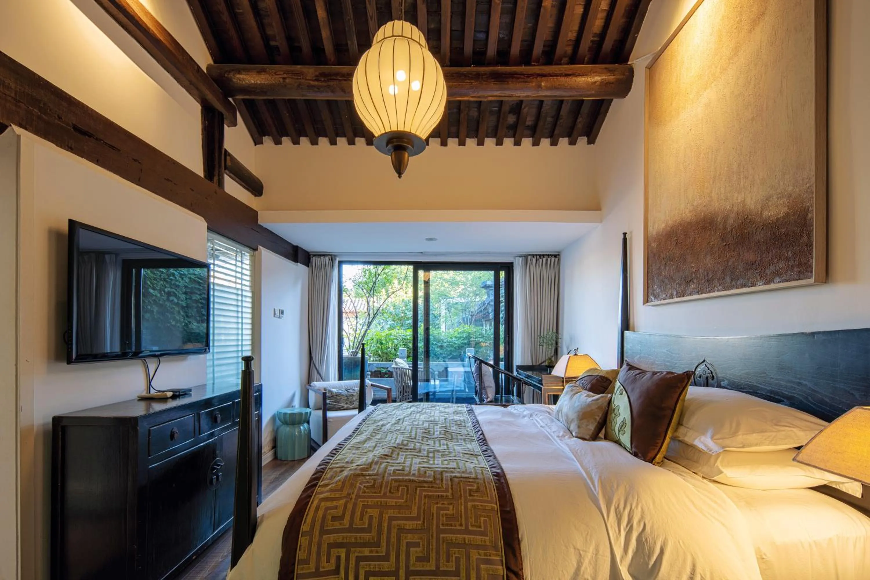 Bed in Beijing Le Zai Nan Luo Gu Xiang Wang Fu Jing Forbidden City Courtyard Hotel&Free laundry service&Free coffee &Paid Dumpling experience service