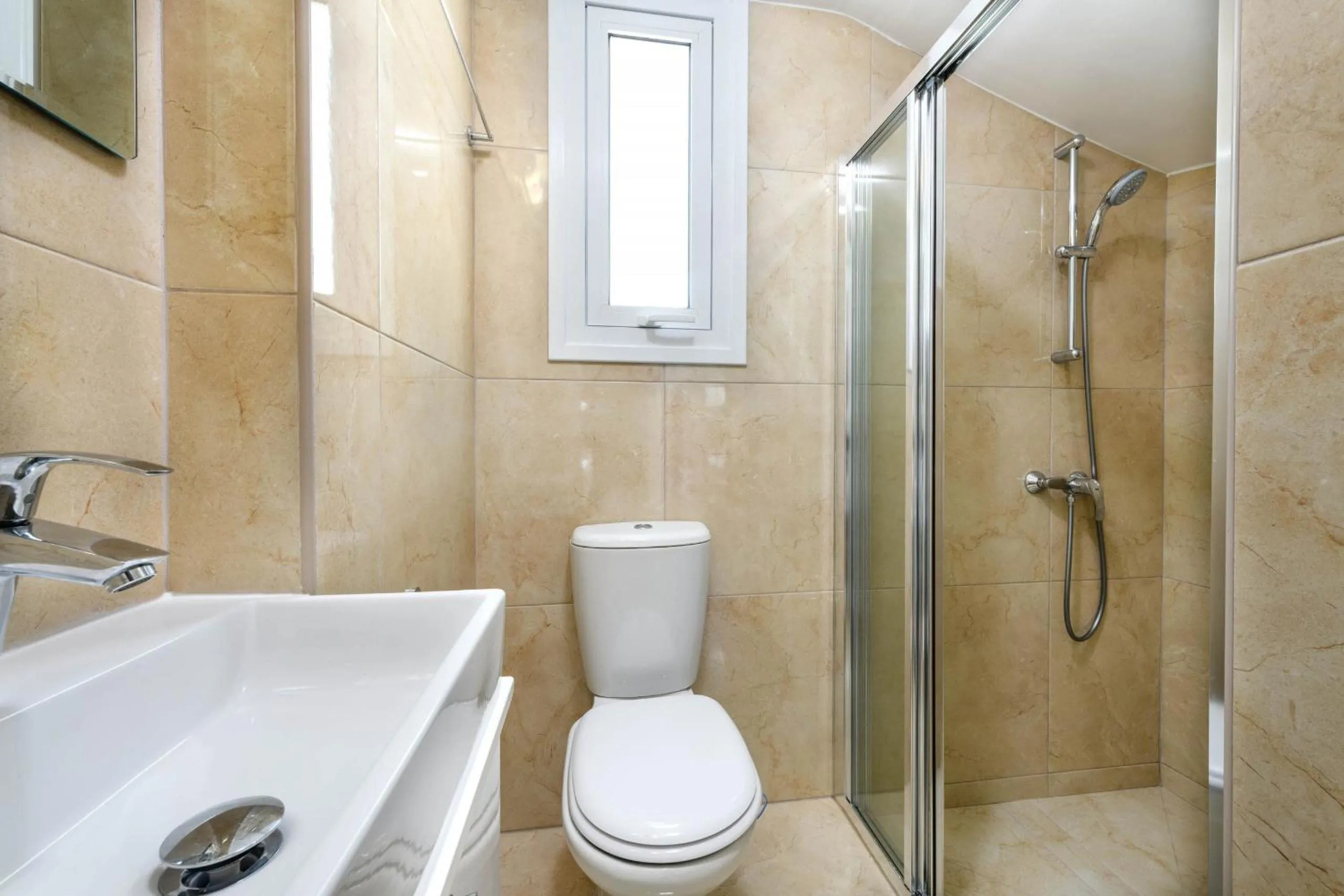 Bathroom in Green Bay Villa #16