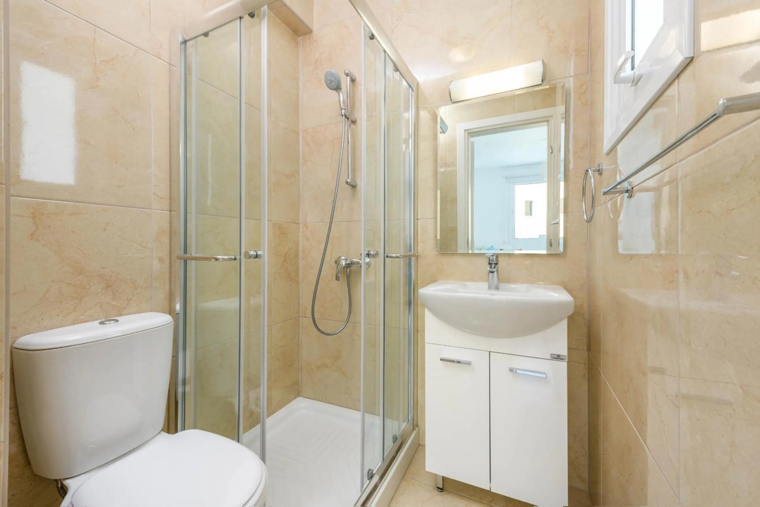 Bathroom in Green Bay Villa #16