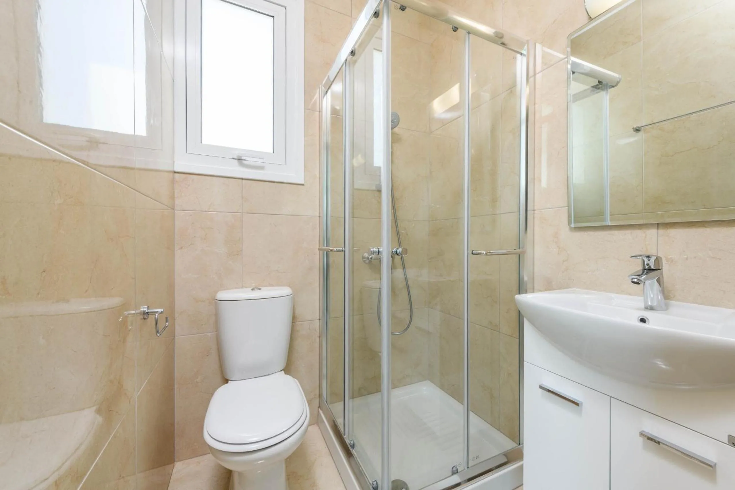 Bathroom in Green Bay Villa #16