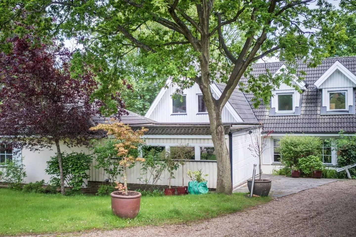 3 Bed House - Sleeps 5 - Sauna - Garden - Gym