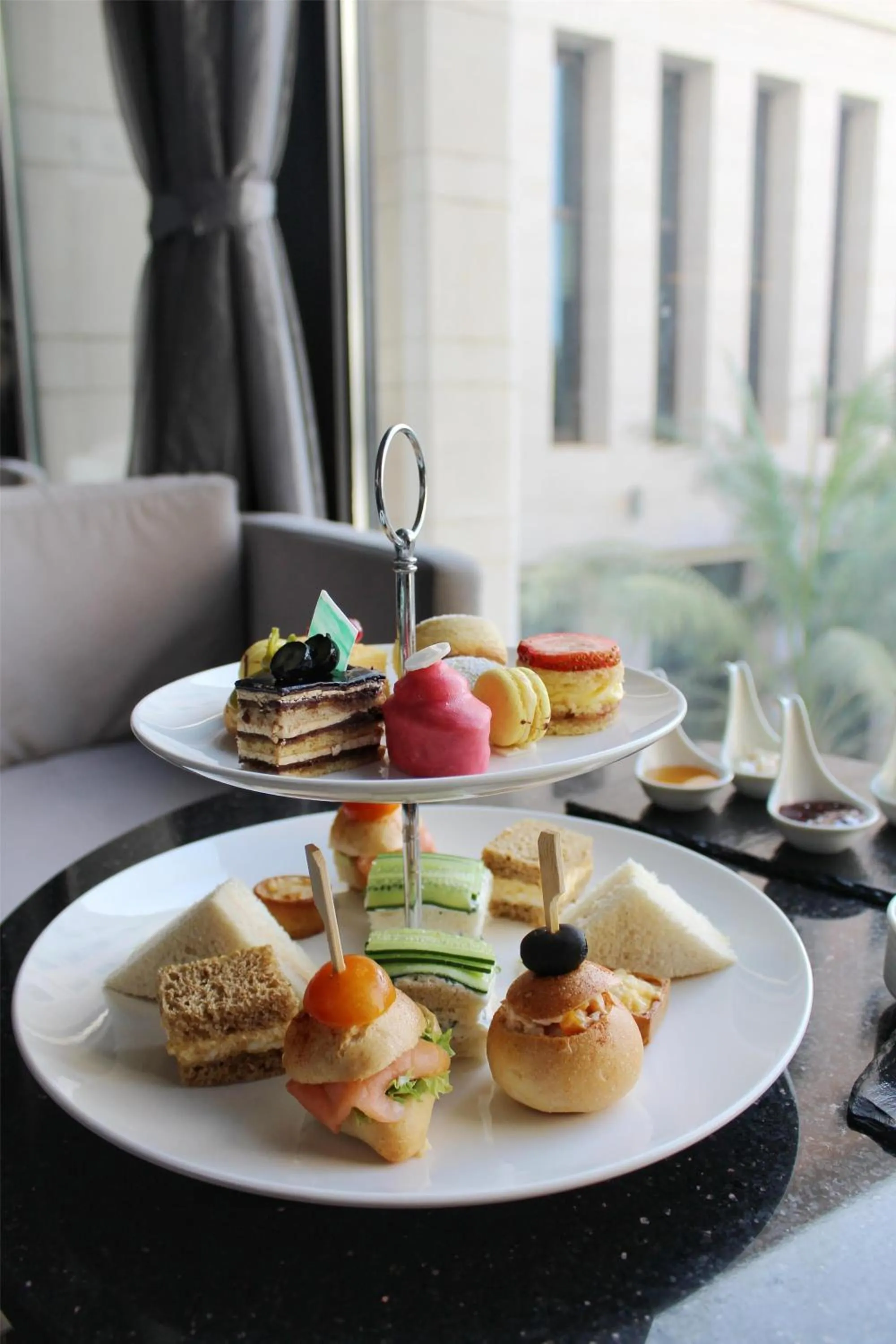 Restaurant/places to eat in Radisson Collection Muscat, Hormuz Grand