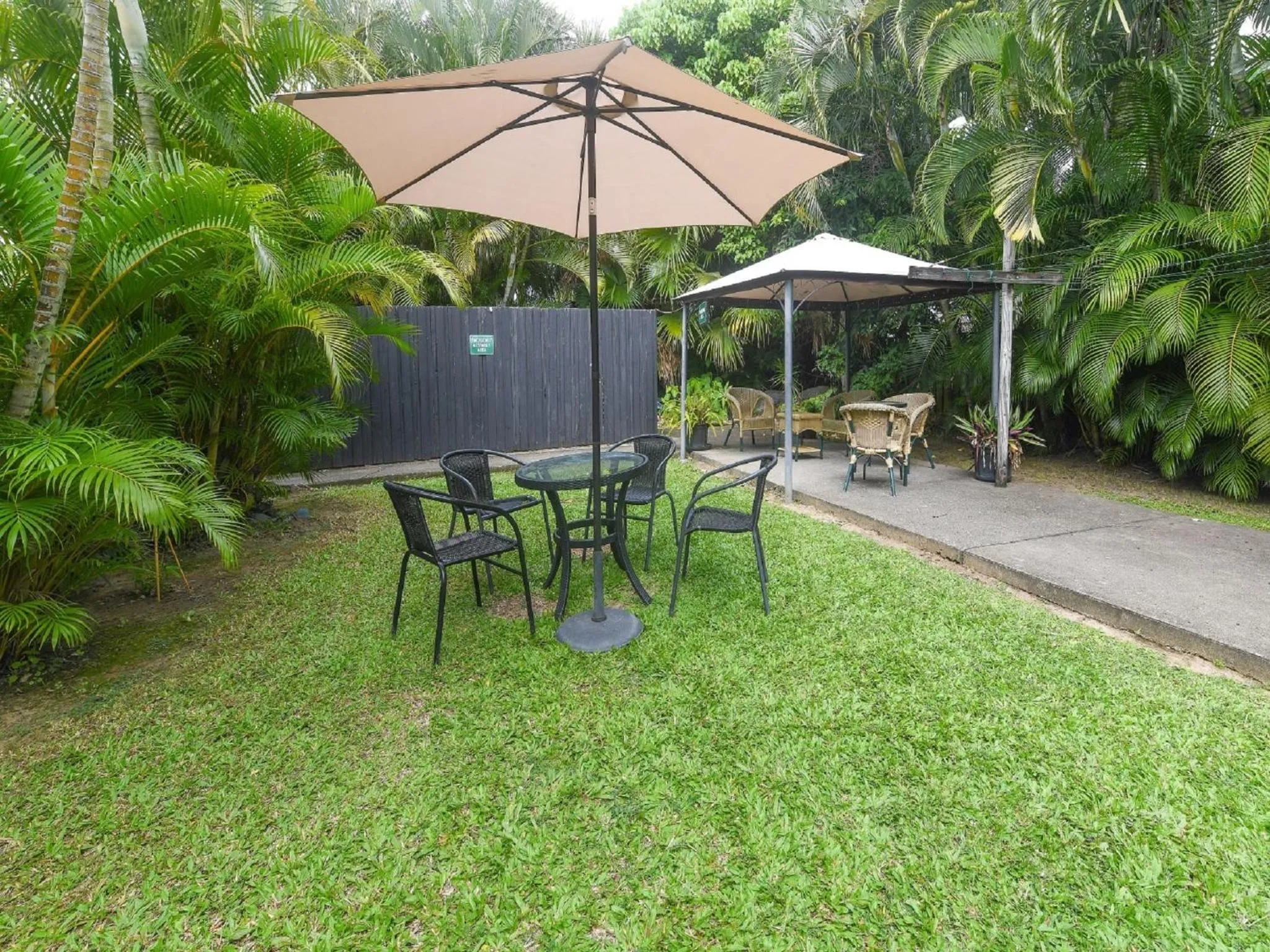 Area and facilities in Cool Palms Motel