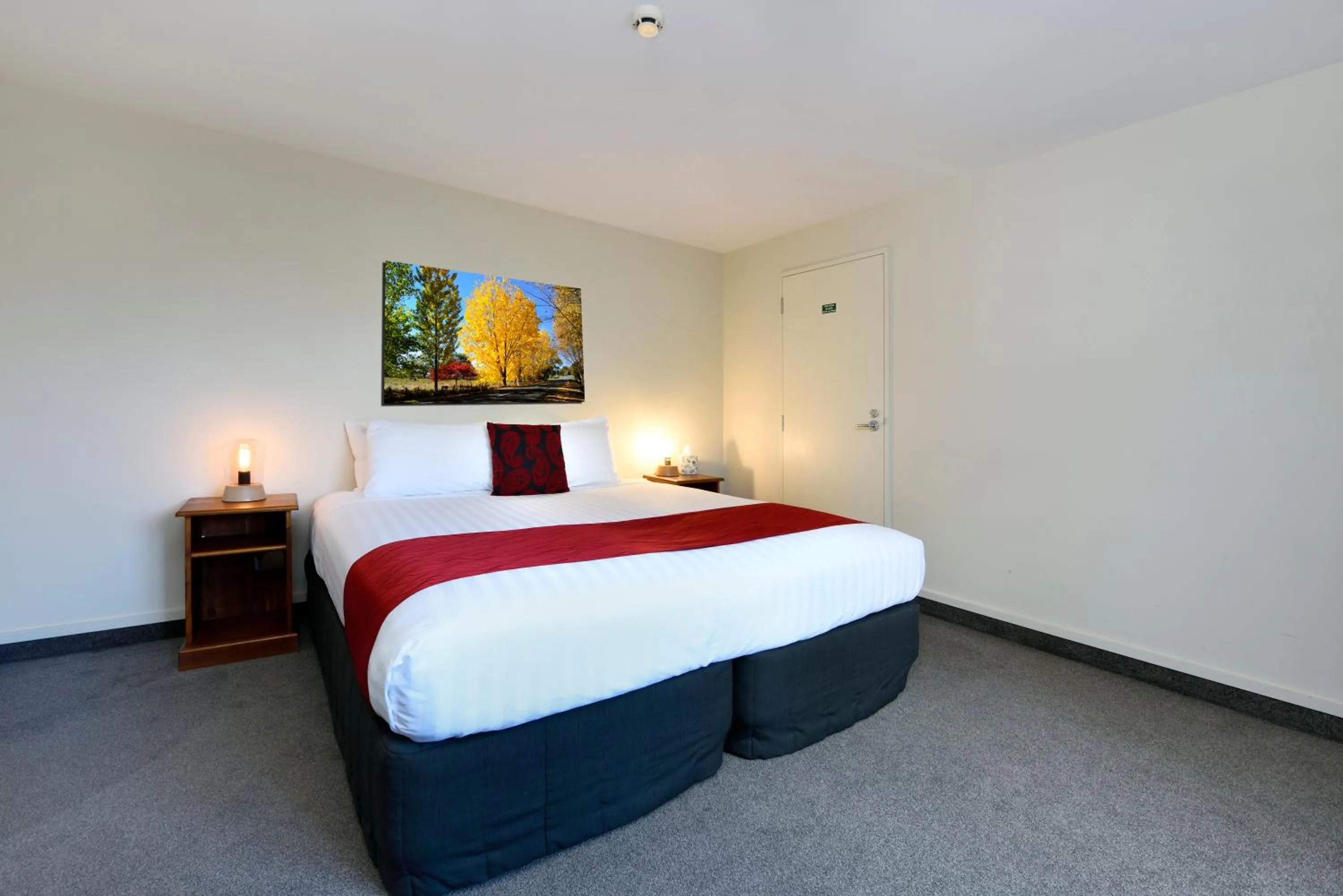 Bed in Gladstone Motel