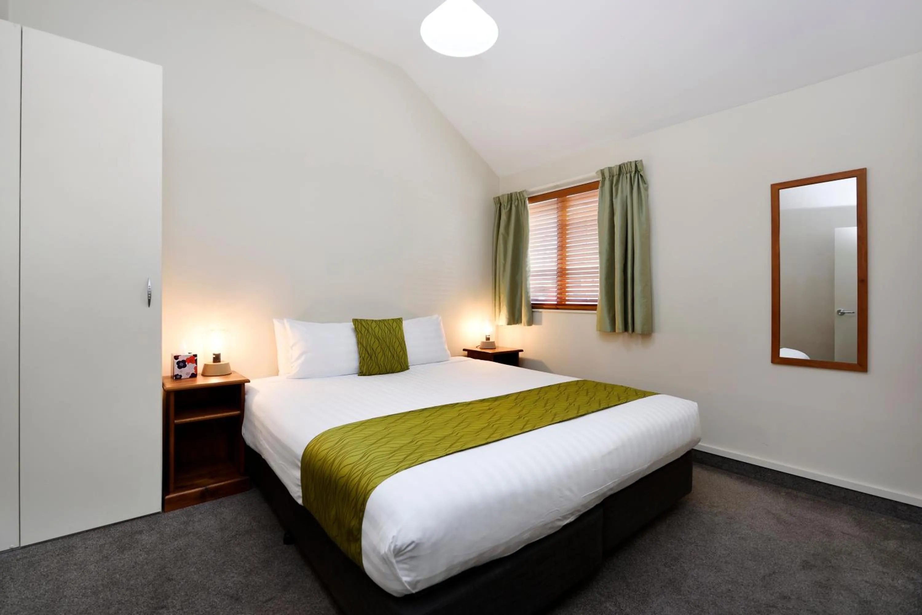 Bed in Gladstone Motel