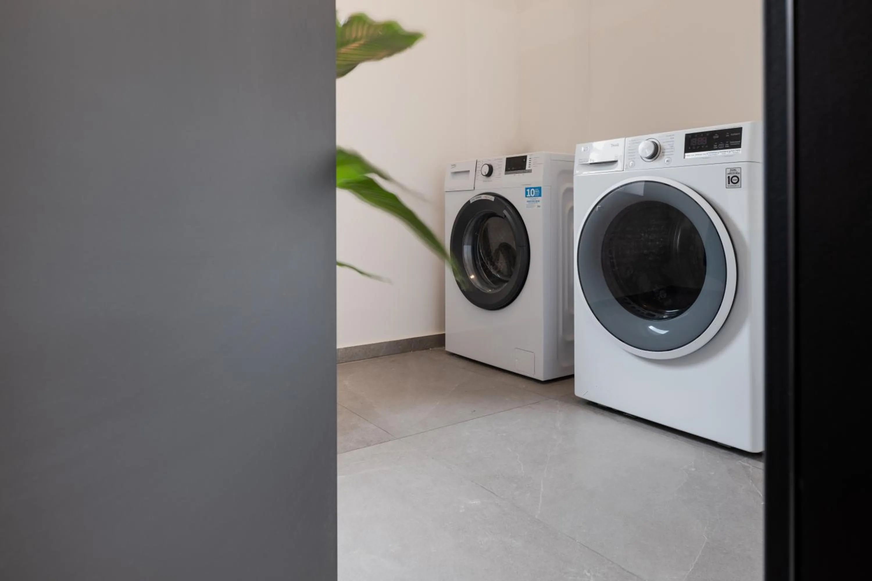 washing machine in Urban Design Suites Nürnberg
