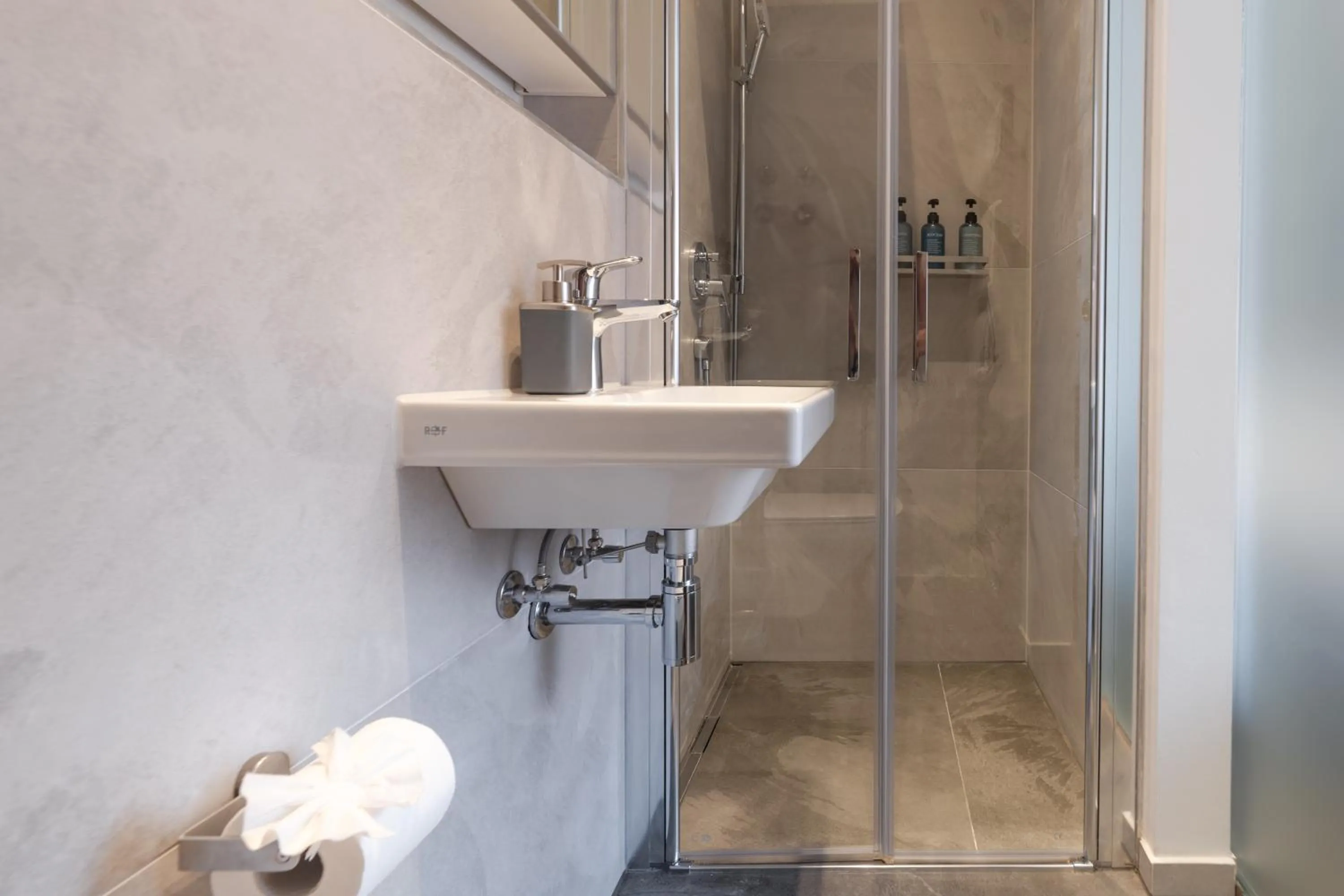 Shower in Urban Design Suites Nürnberg