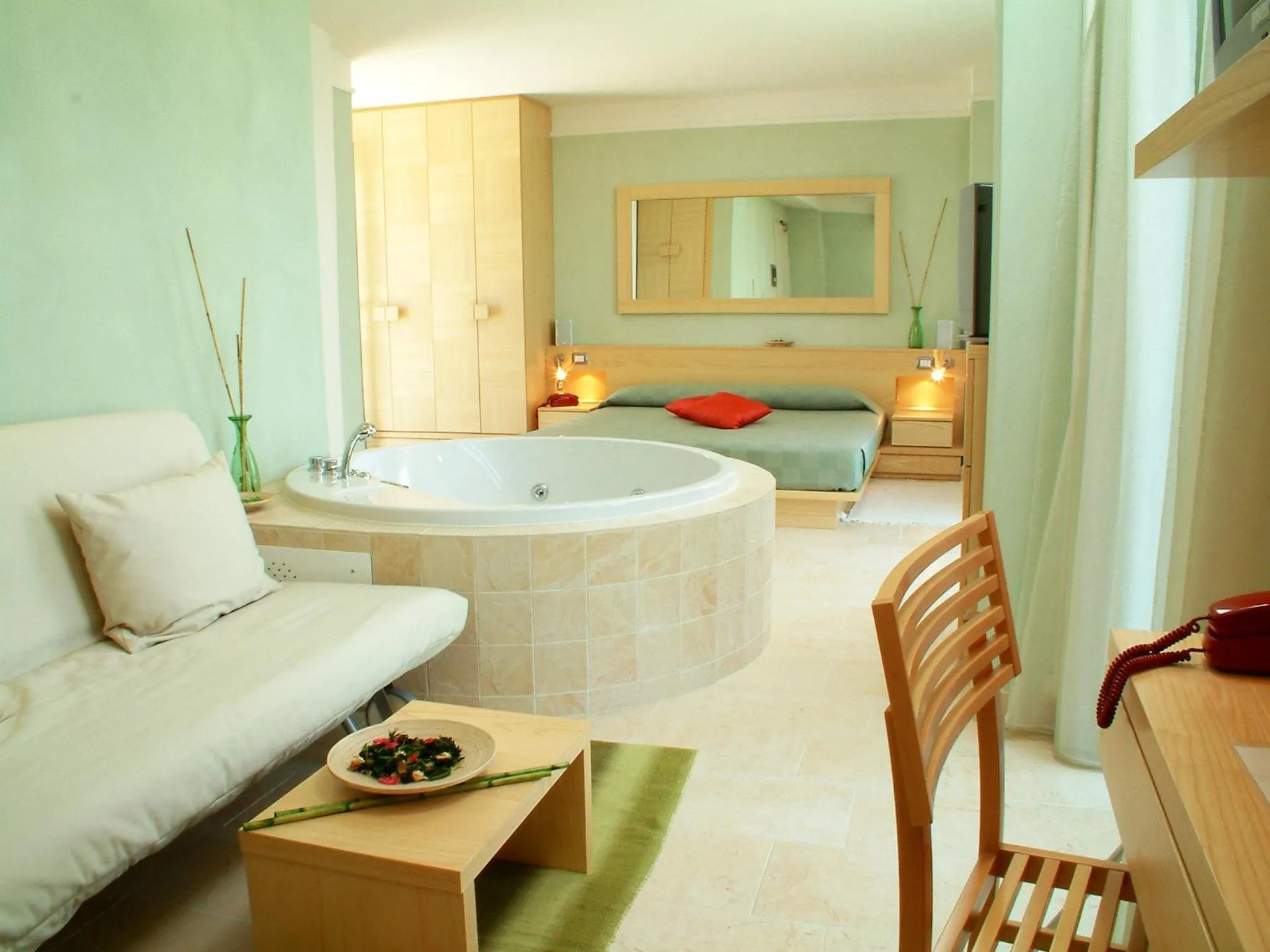 Bed in Color Alexandra Plaza Family Hotel