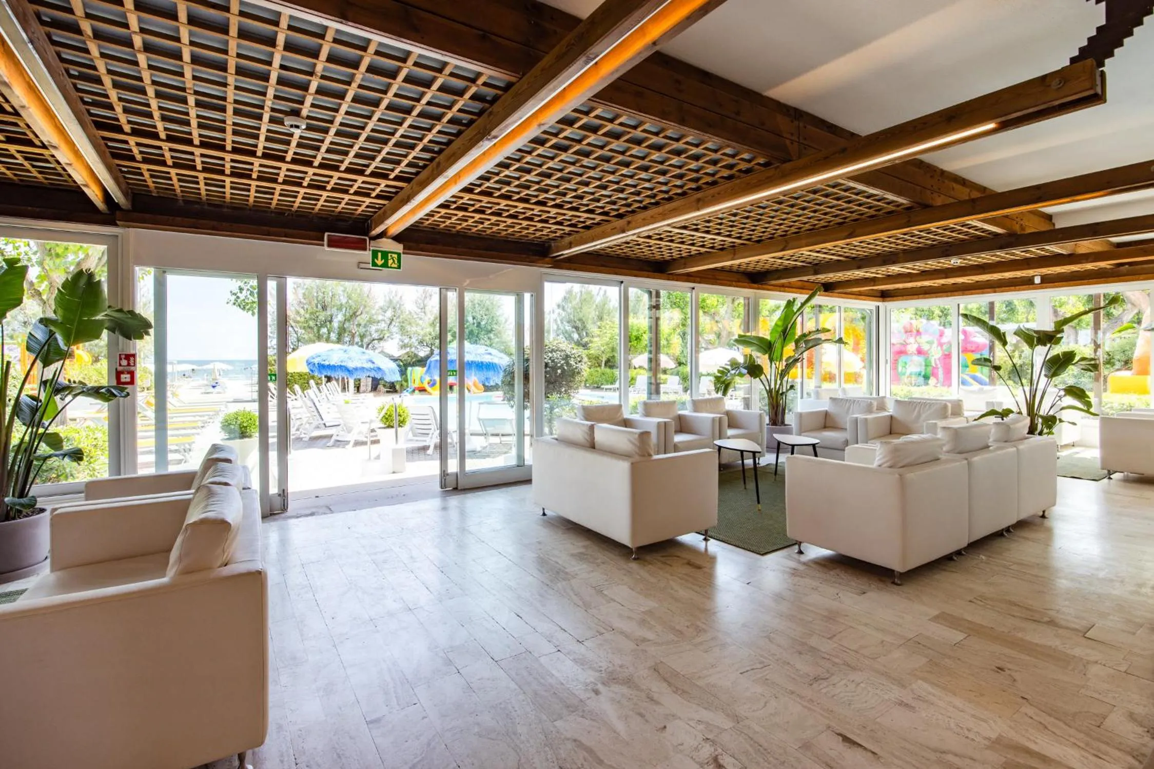 Patio in Color Alexandra Plaza Family Hotel