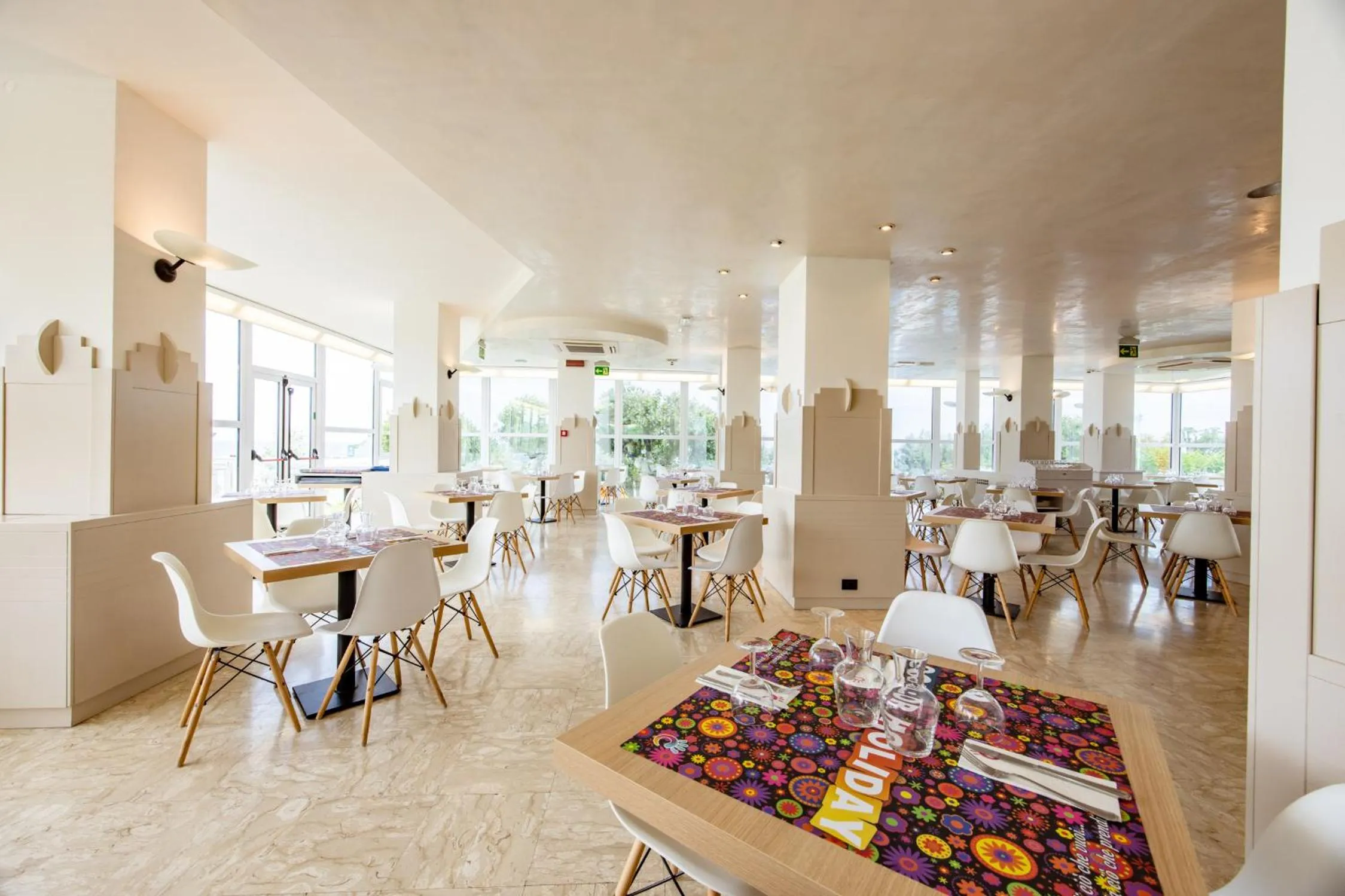 Restaurant/places to eat in Color Alexandra Plaza Family Hotel