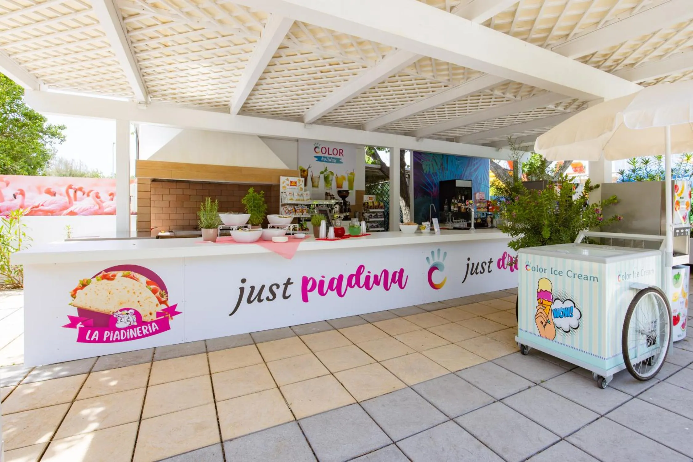 Restaurant/places to eat in Color Alexandra Plaza Family Hotel