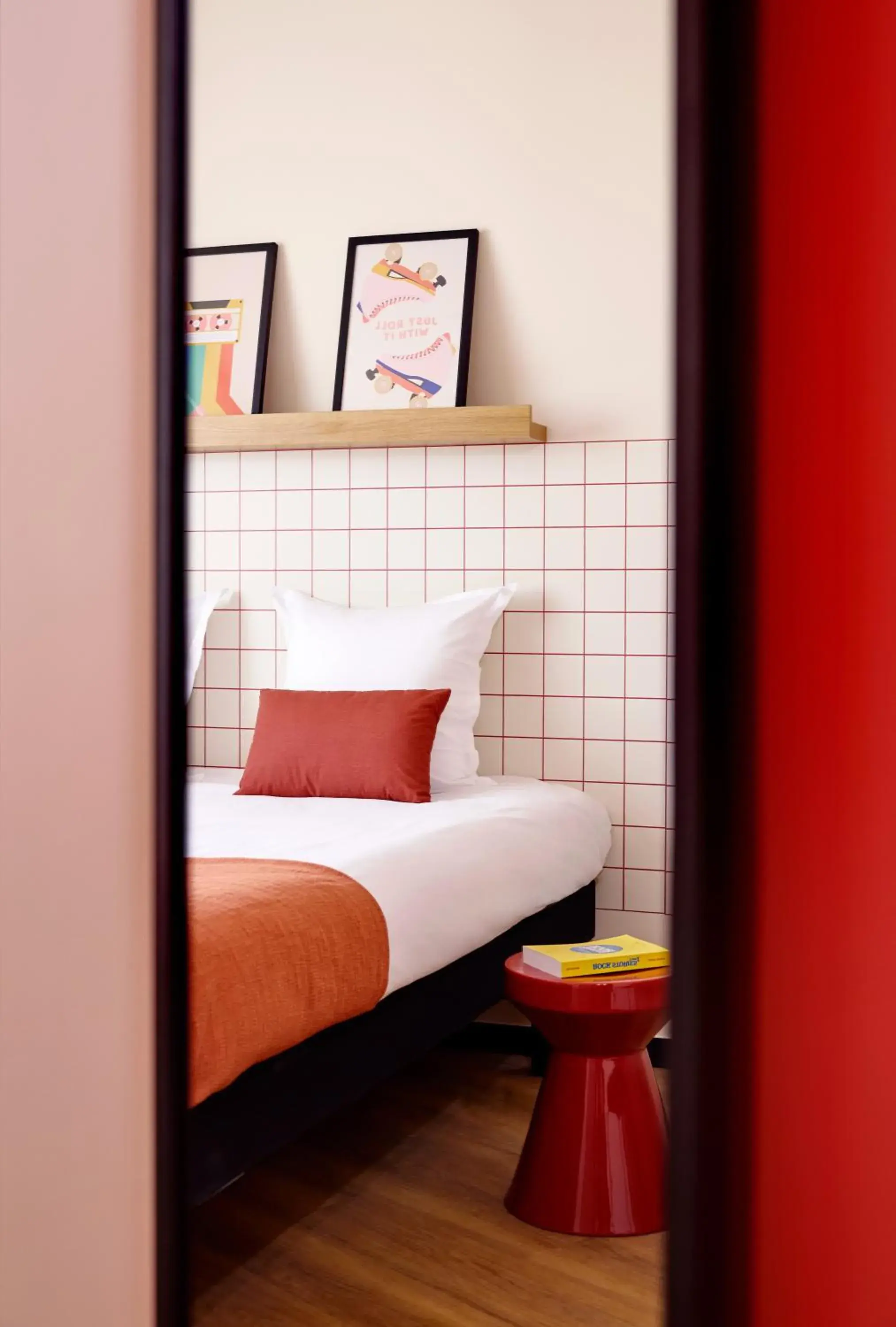 Photo of the whole room, Bed in Hife Paris Issy Porte de Versailles Photo of the whole room, Bed in Hife Paris Issy Porte de Versailles