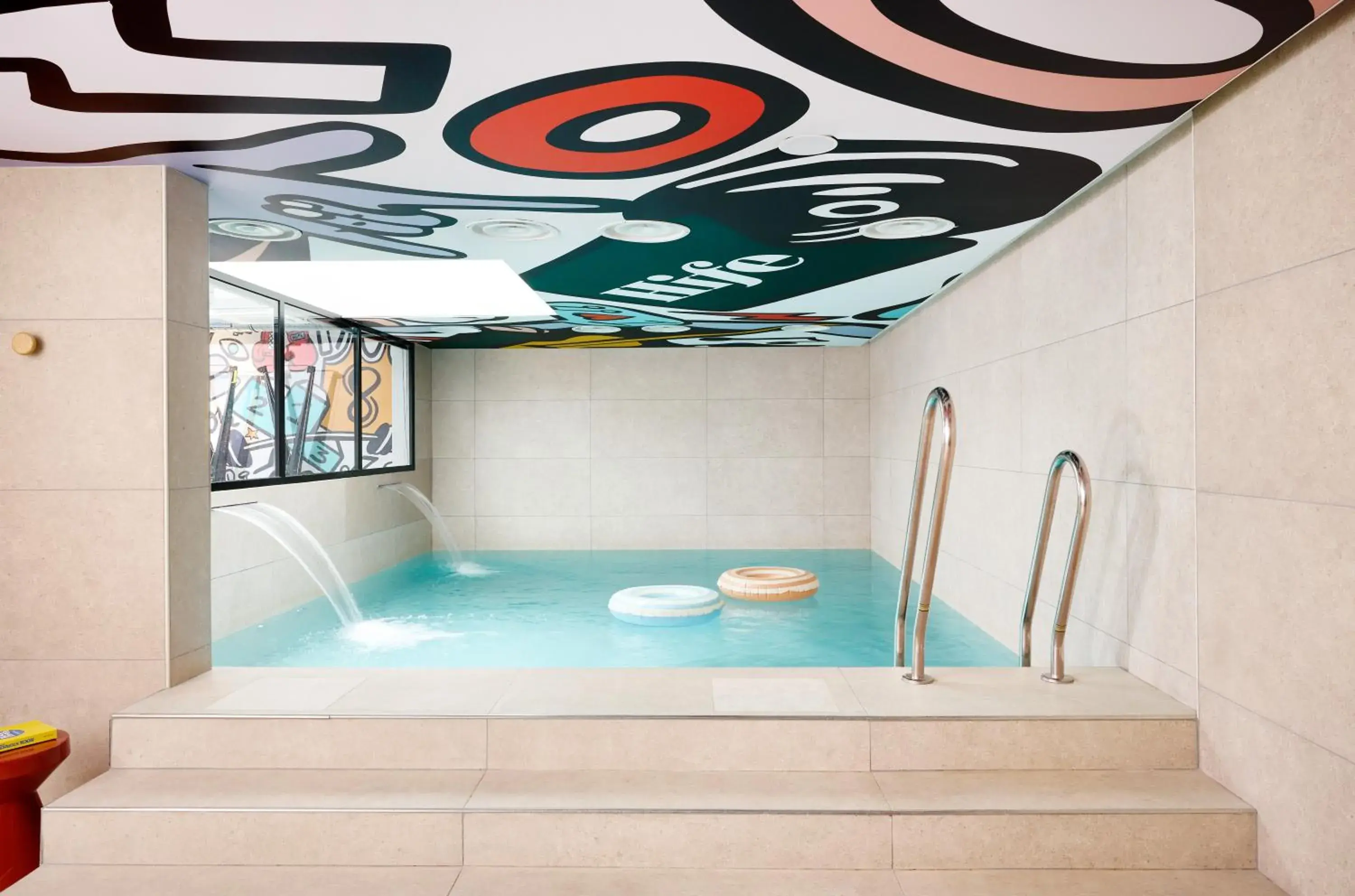 Swimming pool in Hife Paris Issy Porte de Versailles Swimming pool in Hife Paris Issy Porte de Versailles