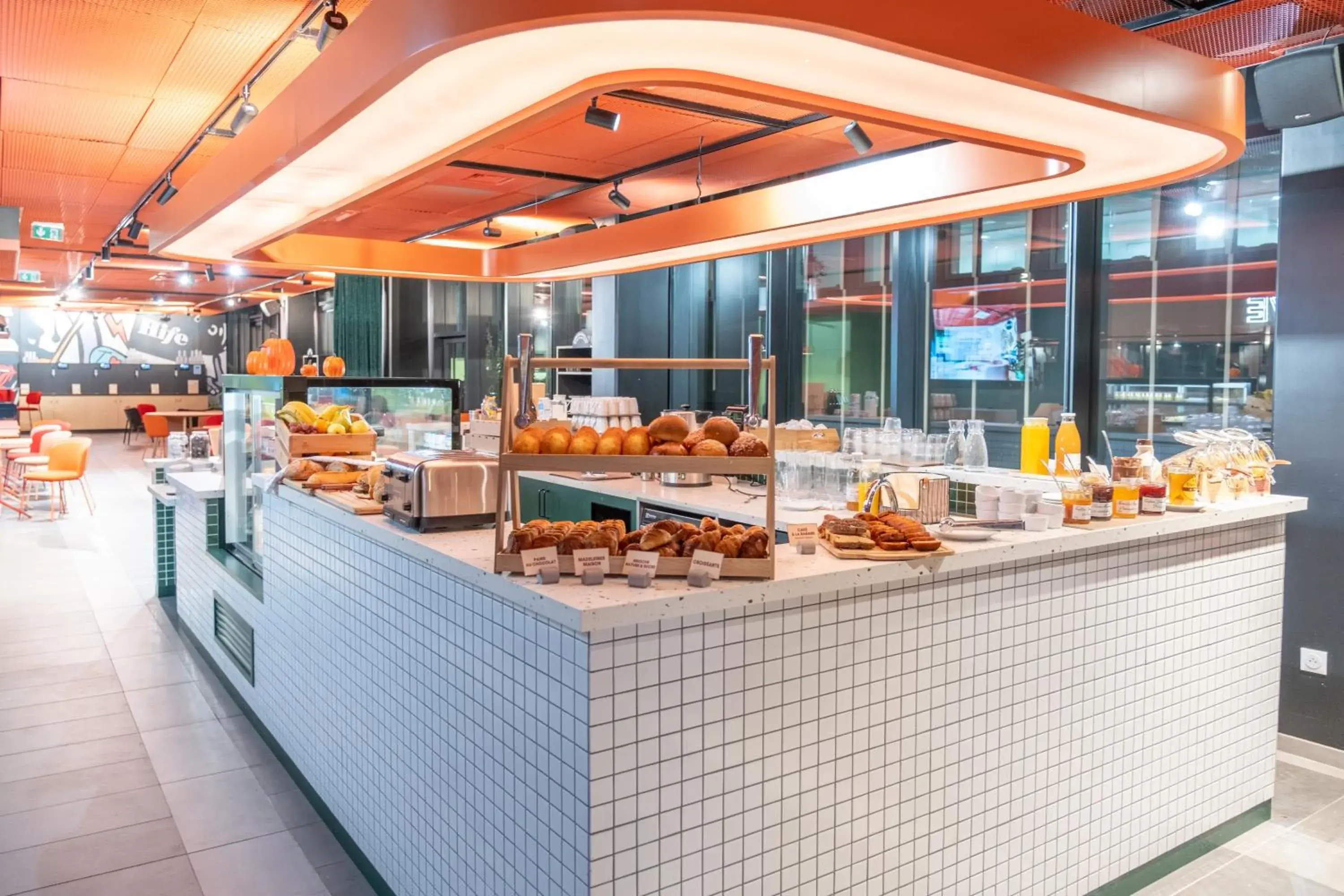 Breakfast in Hife Paris Issy Porte de Versailles Breakfast in Hife Paris Issy Porte de Versailles