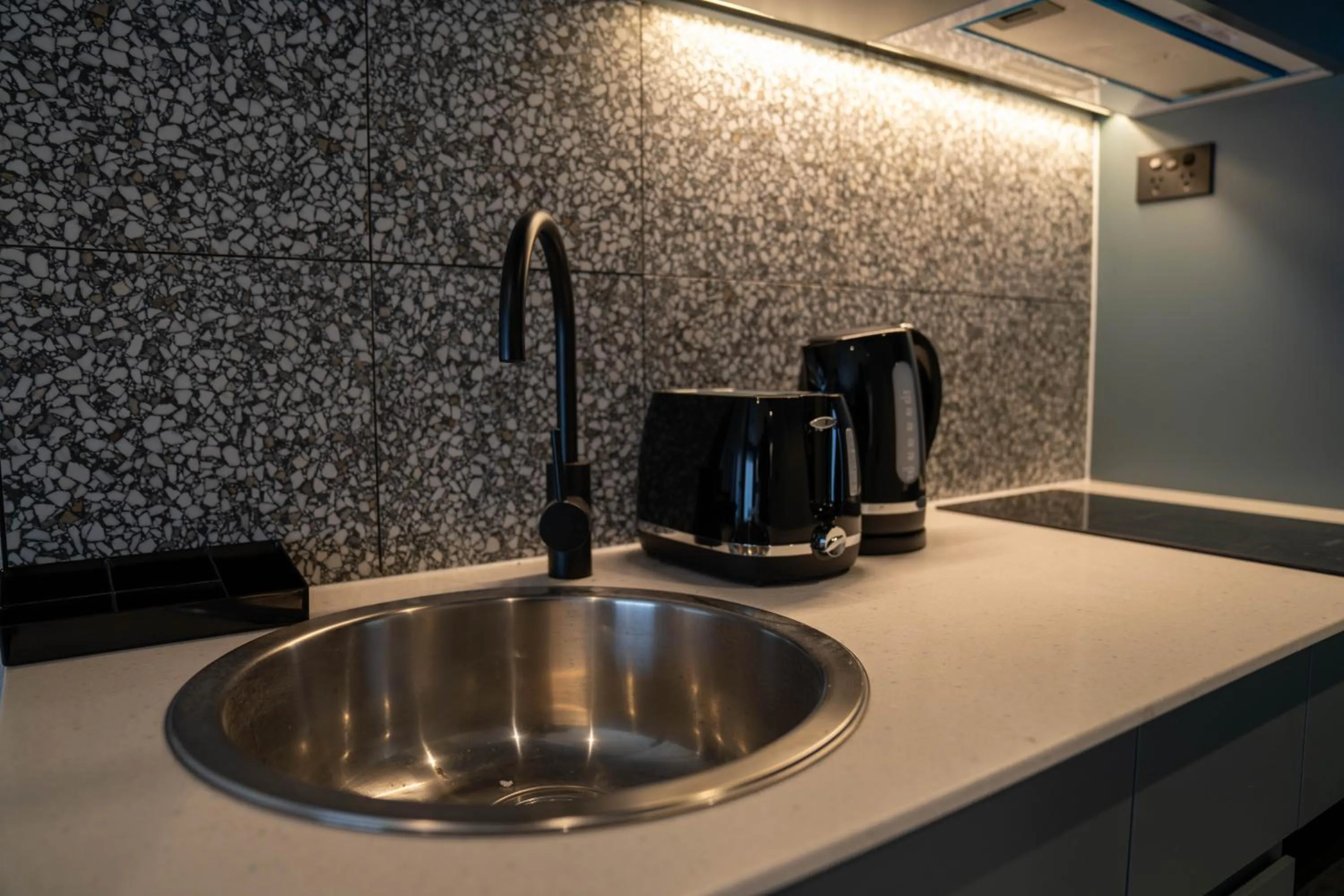 Kitchen or kitchenette in Value Suites Penrith