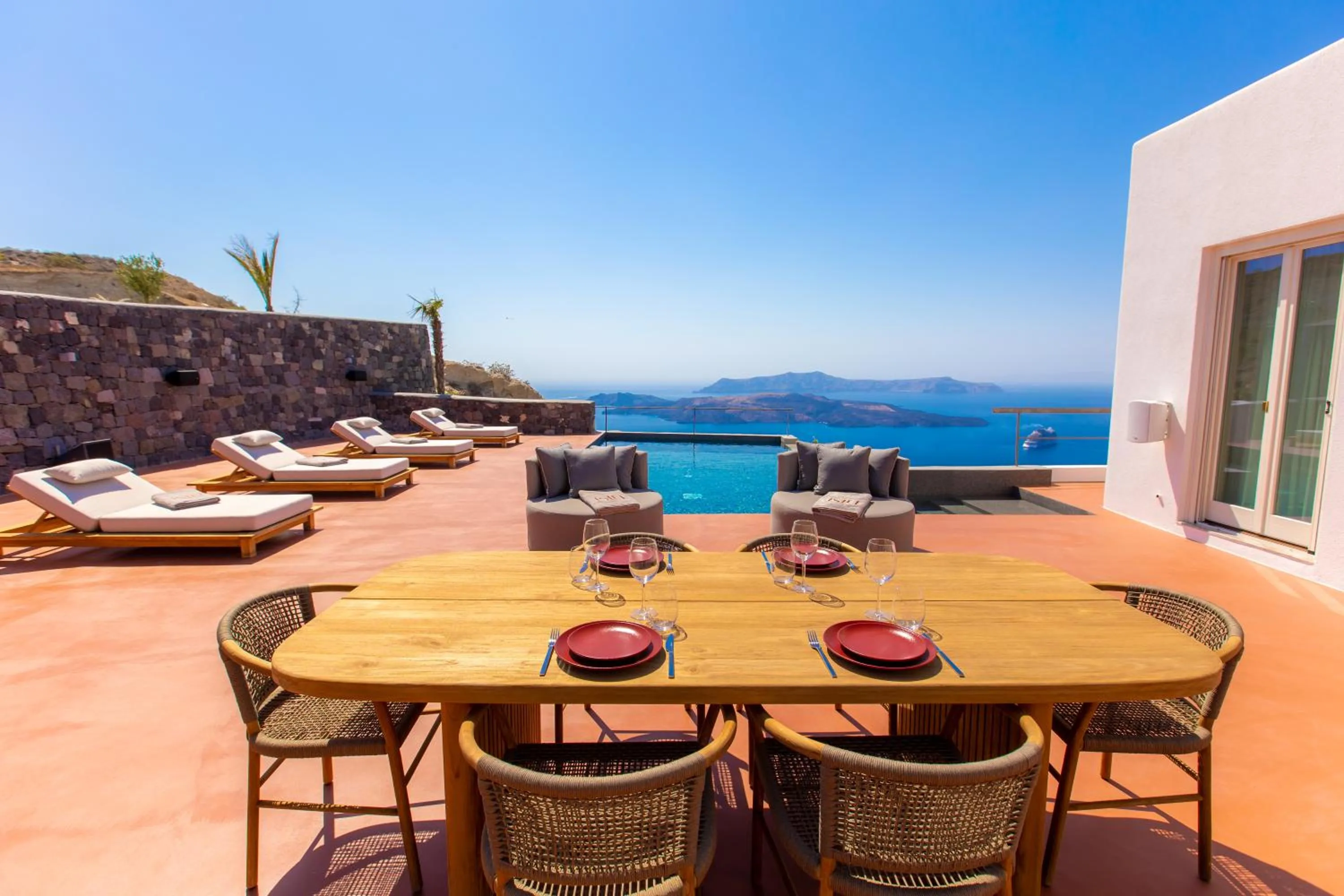 Swimming pool in Islet Santorini Infinity Caldera Villa
