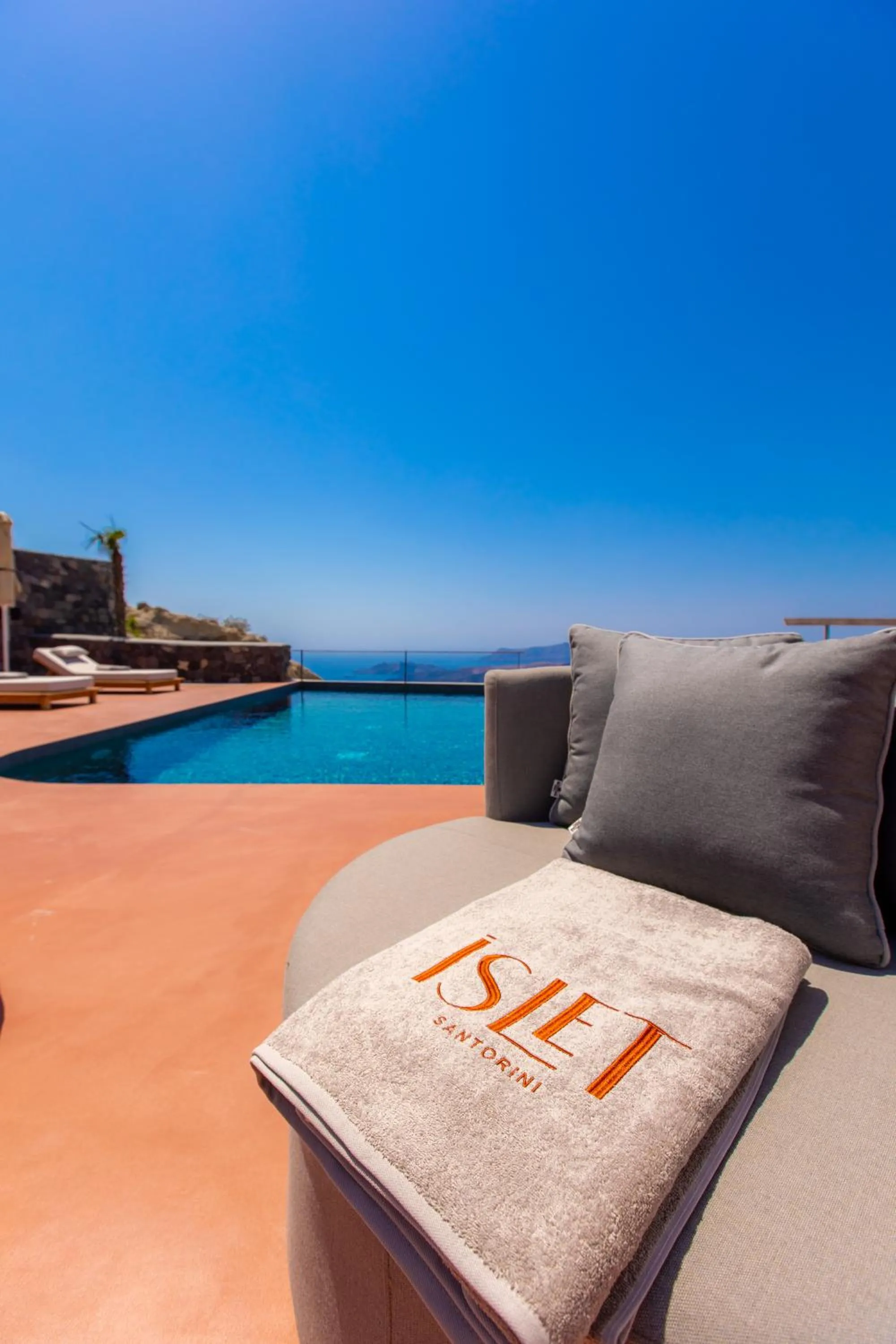 Swimming pool in Islet Santorini Infinity Caldera Villa