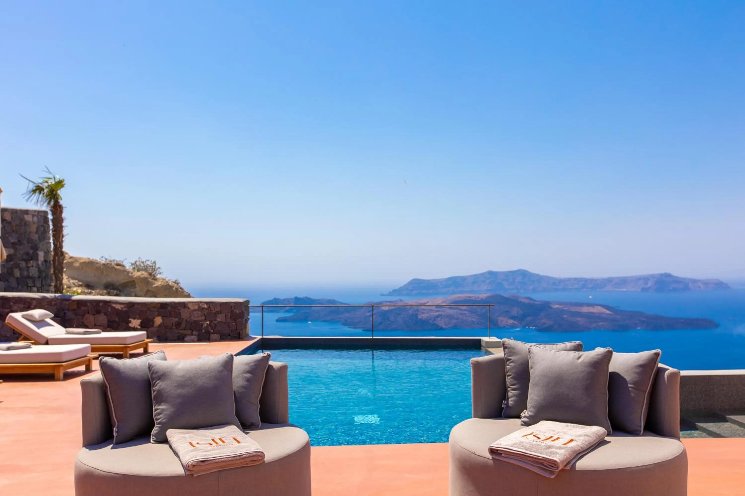 Swimming pool in Islet Santorini Infinity Caldera Villa