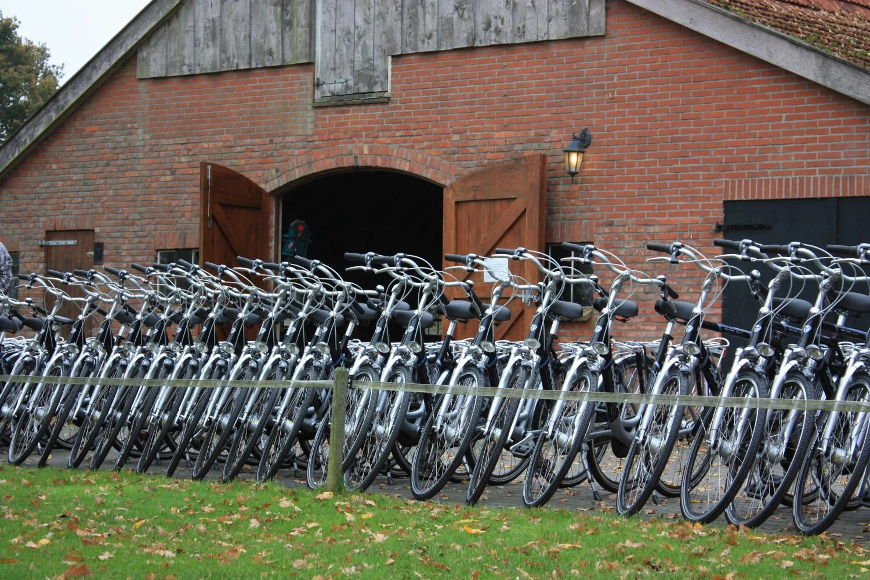 Cycling in Hotel de Landmarke by Flow
