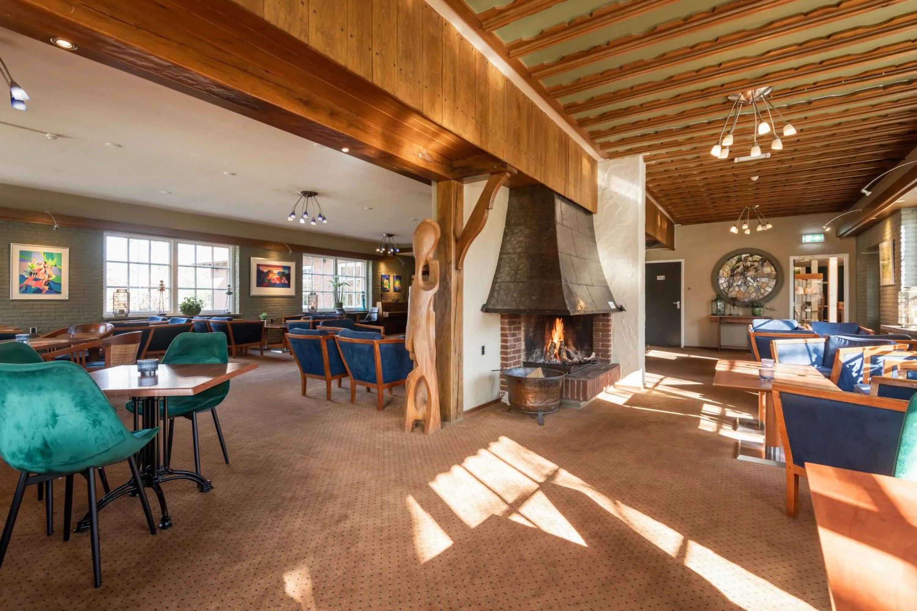 Lounge or bar in Hotel de Landmarke by Flow