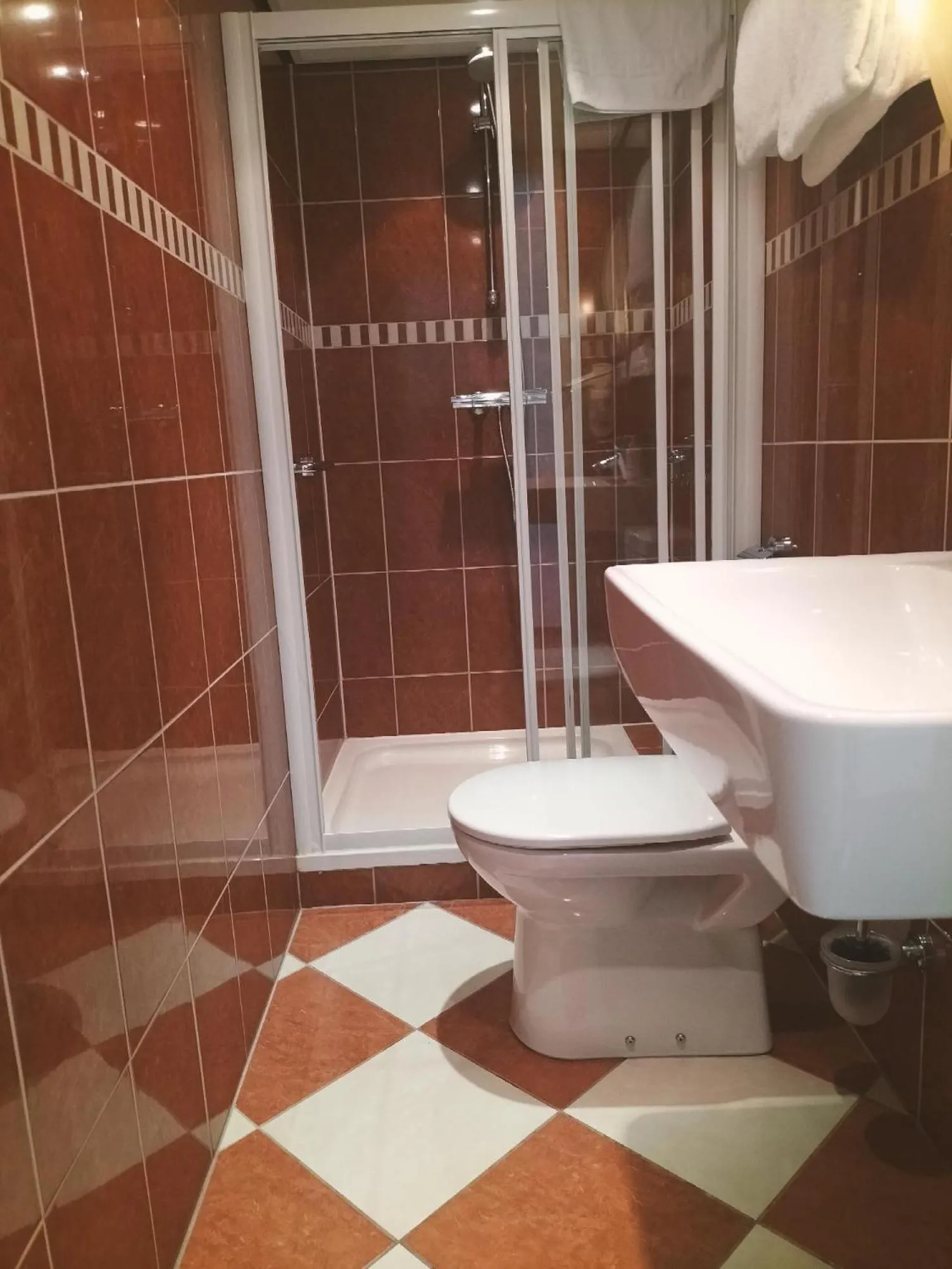 Shower in Hotel de Landmarke by Flow