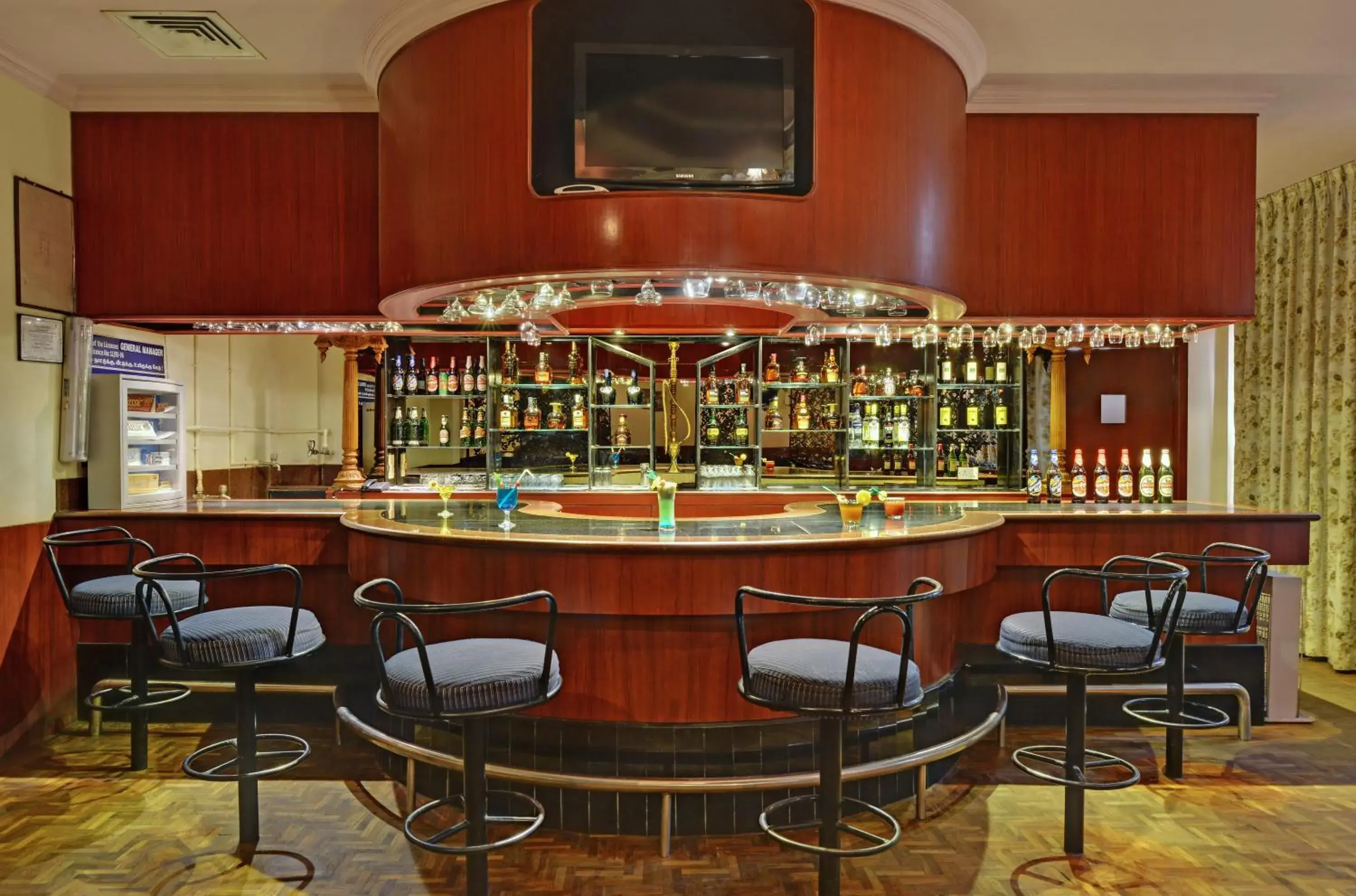 Lounge or bar in SRM Hotel Trichy Lounge or bar in SRM Hotel Trichy