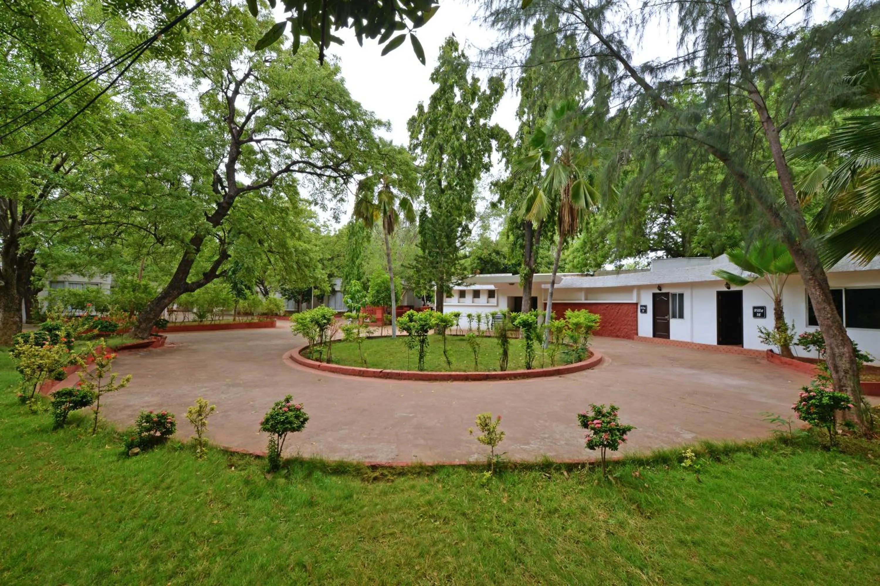 Garden in SRM Hotel Trichy