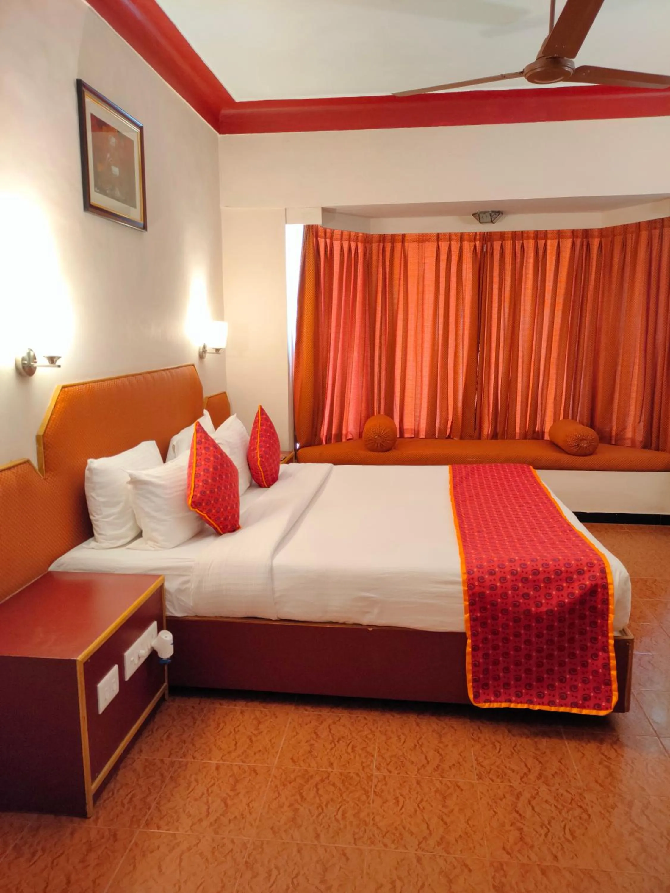 Bed in SRM Hotel Trichy