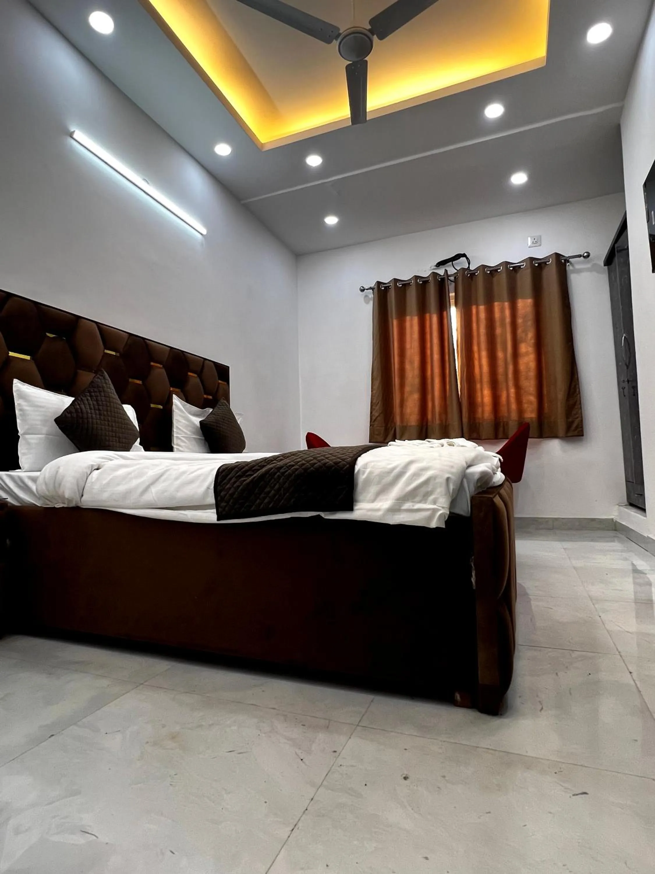 Living room, Bed in Hotel Trending Stay