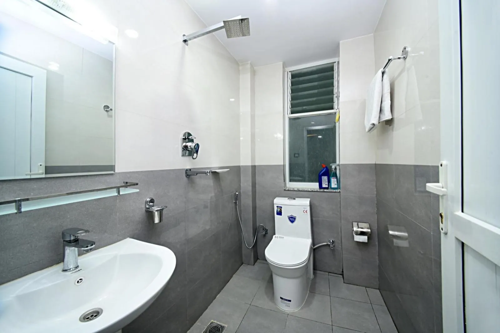 Shower in Alpine Apartment and Homestay