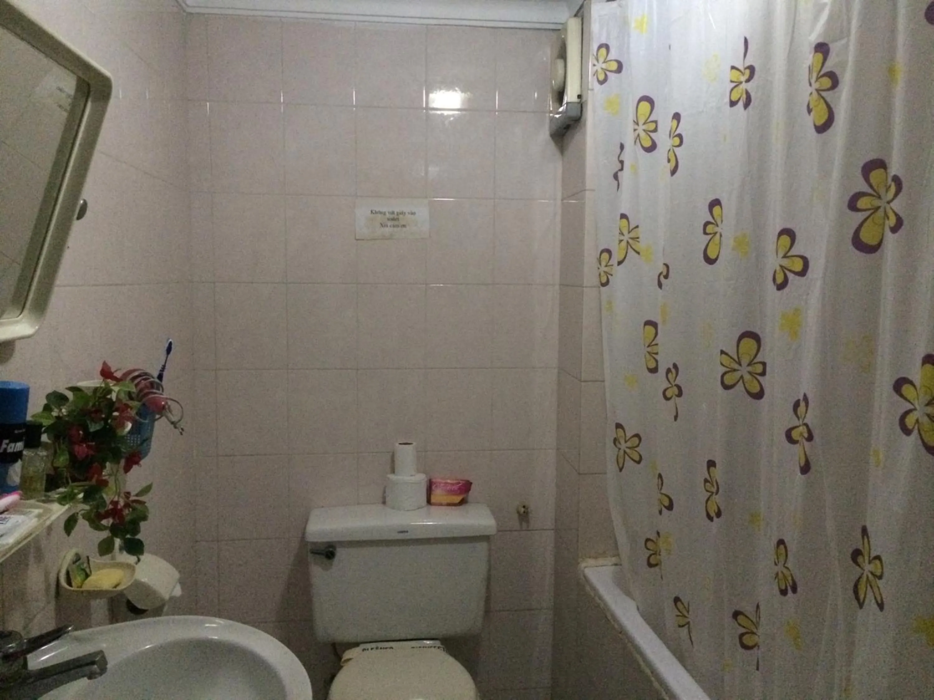 Bathroom in Ngoc Linh Hotel