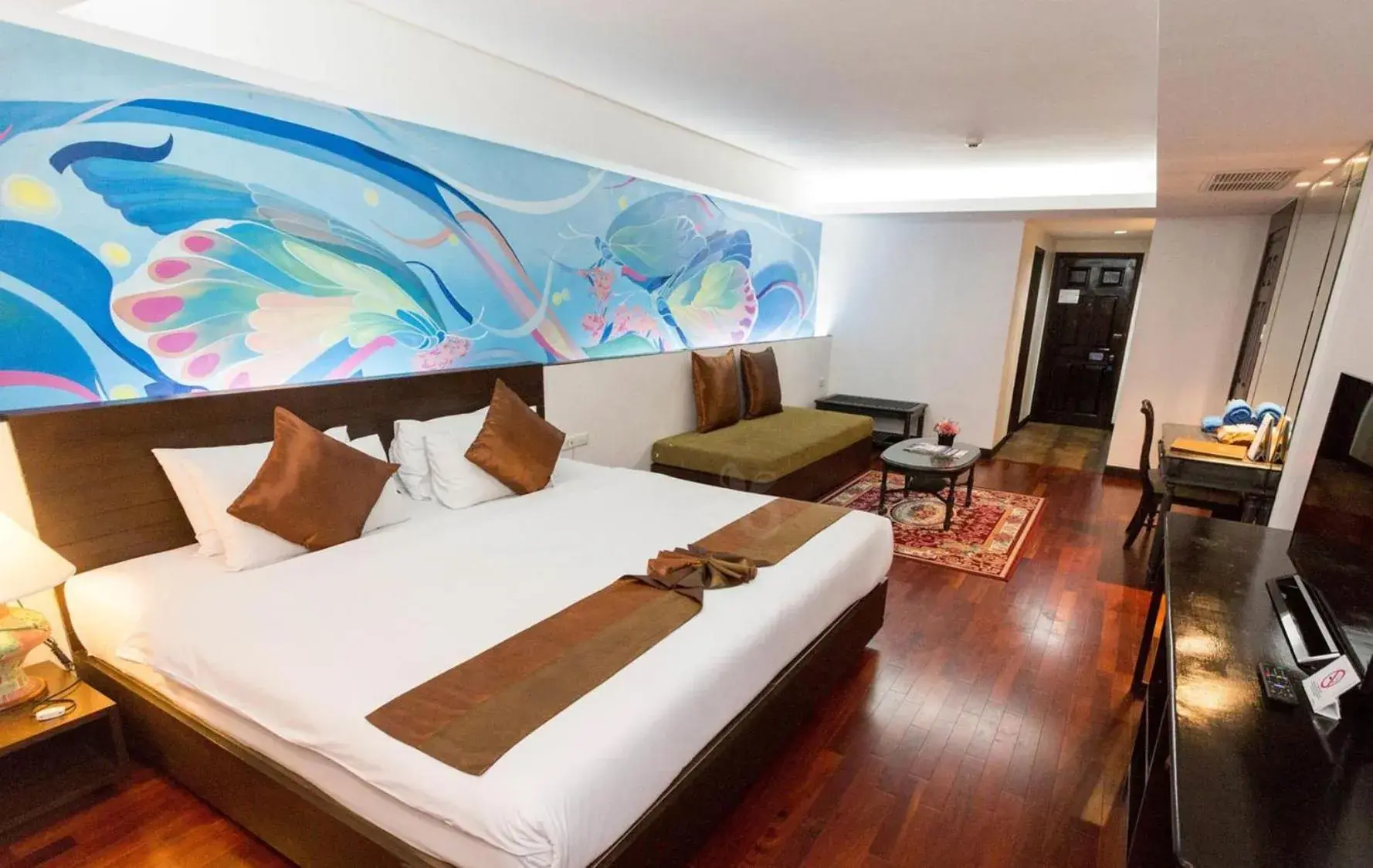 Seating area, Bed in The Grand Sathorn Seating area, Bed in The Grand Sathorn