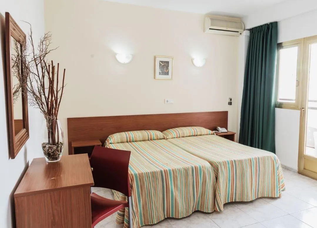 Photo of the whole room, Bed in Hotel Camposol