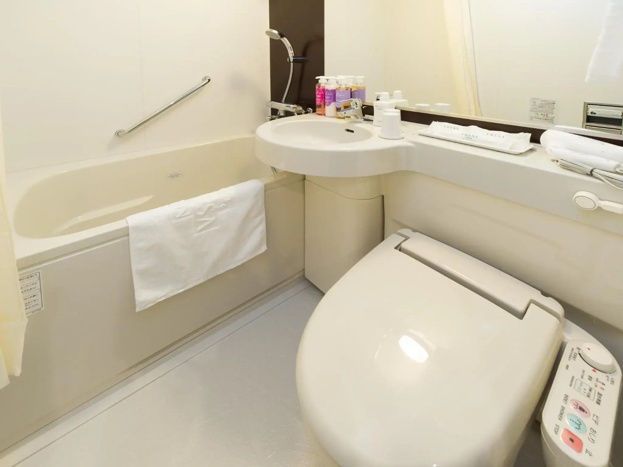 Comfort Double Room - single occupancy - Smoking in Sotetsu Fresa Inn Ochanomizu Jimbocho Comfort Double Room - single occupancy - Smoking in Sotetsu Fresa Inn Ochanomizu Jimbocho